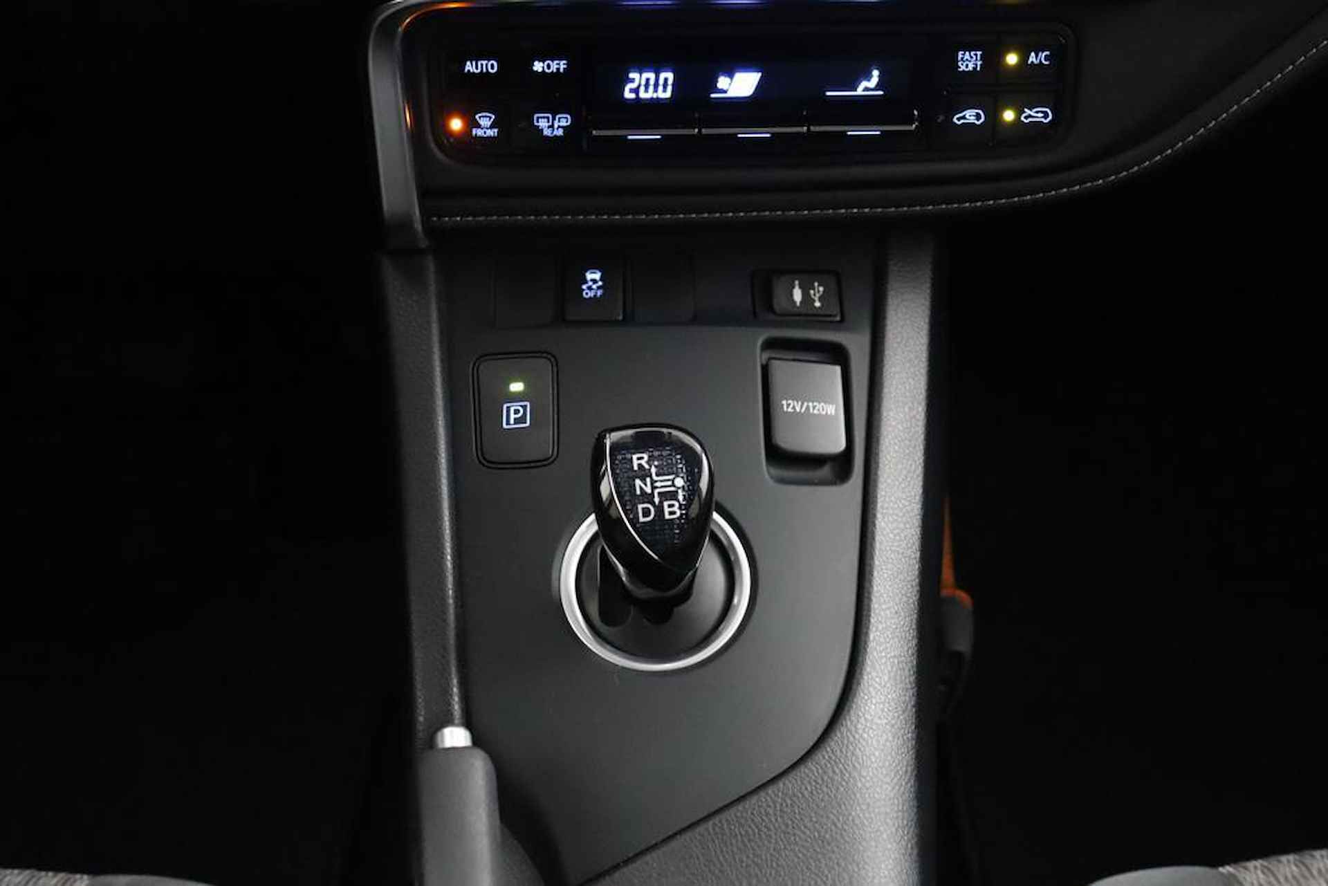 Toyota Auris Touring Sports 1.8 Hybrid Dynamic Go | Trekhaak | Cruise-Control | Climate-control | Navigatie | - 26/49