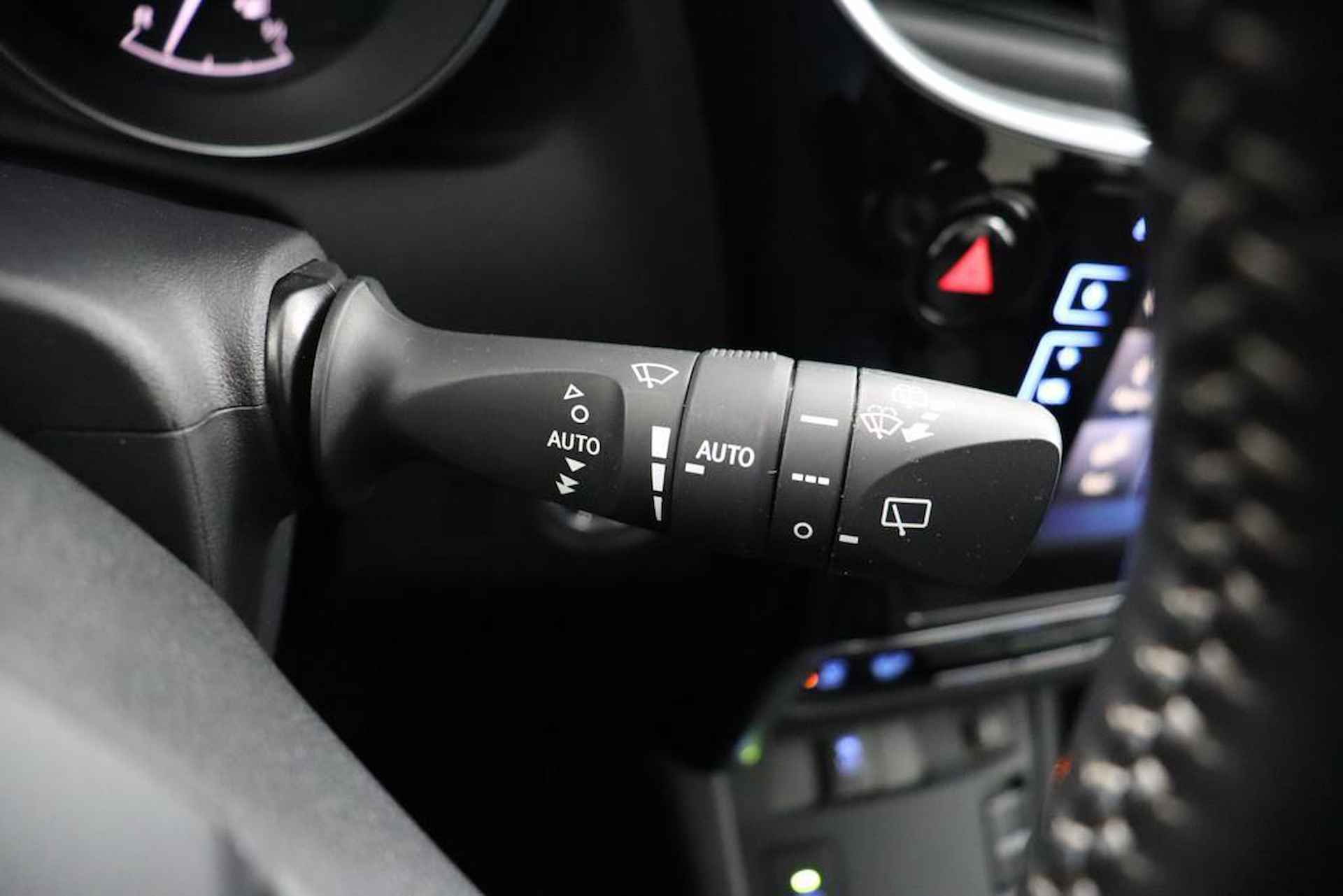 Toyota Auris Touring Sports 1.8 Hybrid Dynamic Go | Trekhaak | Cruise-Control | Climate-control | Navigatie | - 31/49