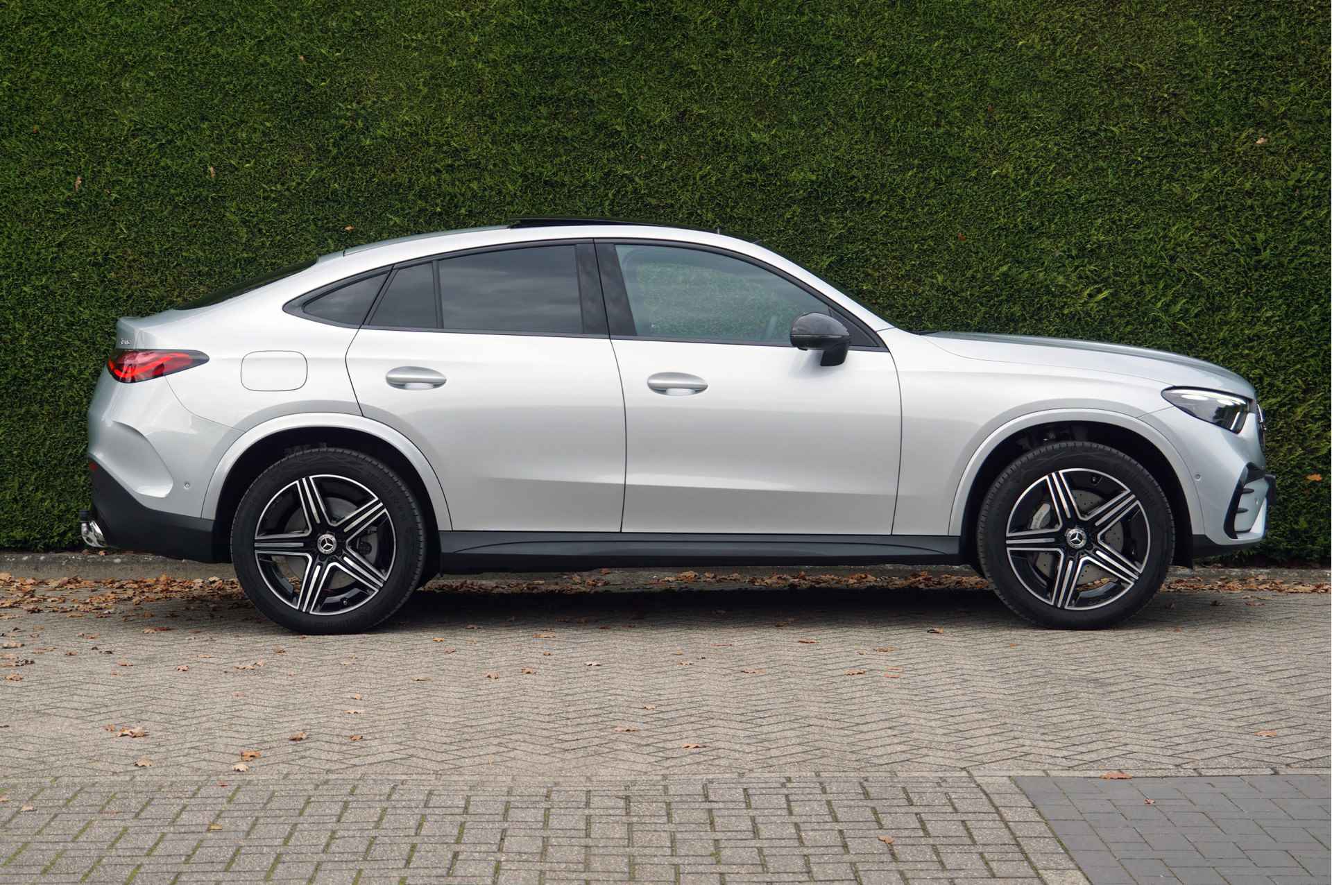 Mercedes-Benz GLC Coupé 300 e 4MATIC AMG Line | Pano Trekhaak Distronic Memory 360 Camera - 4/76