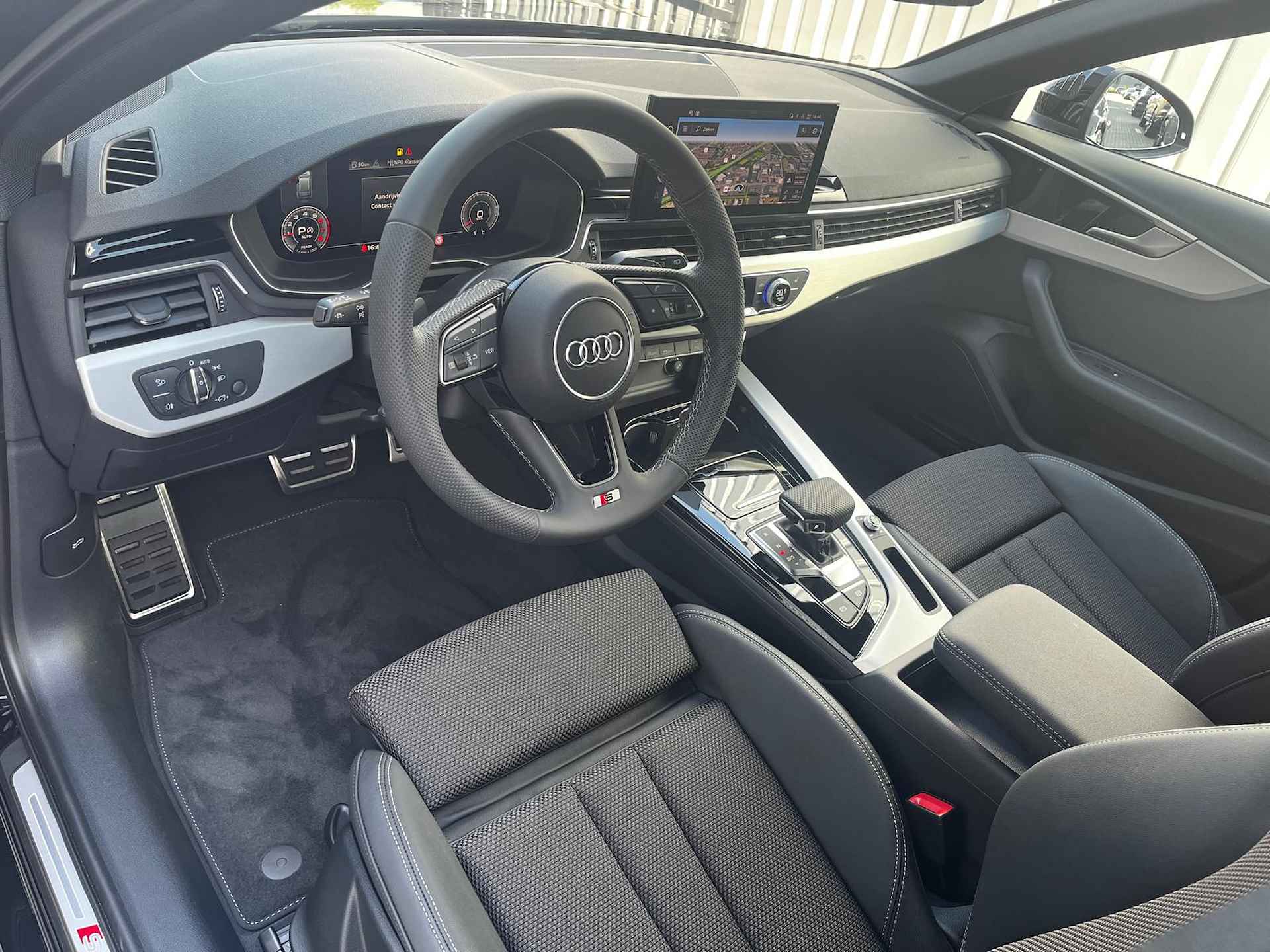 Audi A4 Avant 35 TFSI S-edition Competition s-tronic | Stoelverwarming | Cruise control | Navigatie | Smartphone interface | Optiek zwart - 6/16