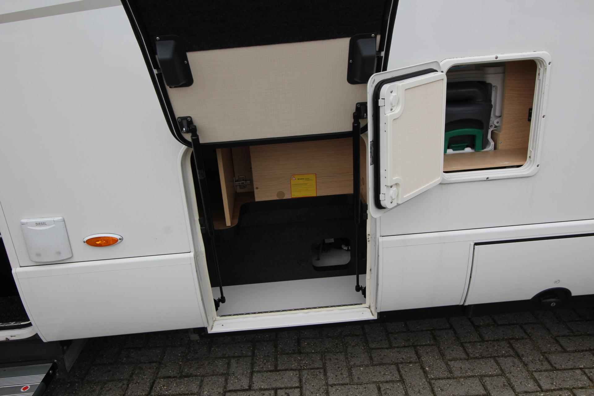 Hymer BMC-I 580 Hefbed | Solar | Fietsendrager | Automaat Hefbed | Solar | Fietsendrager | 9Traps Aut - 11/38