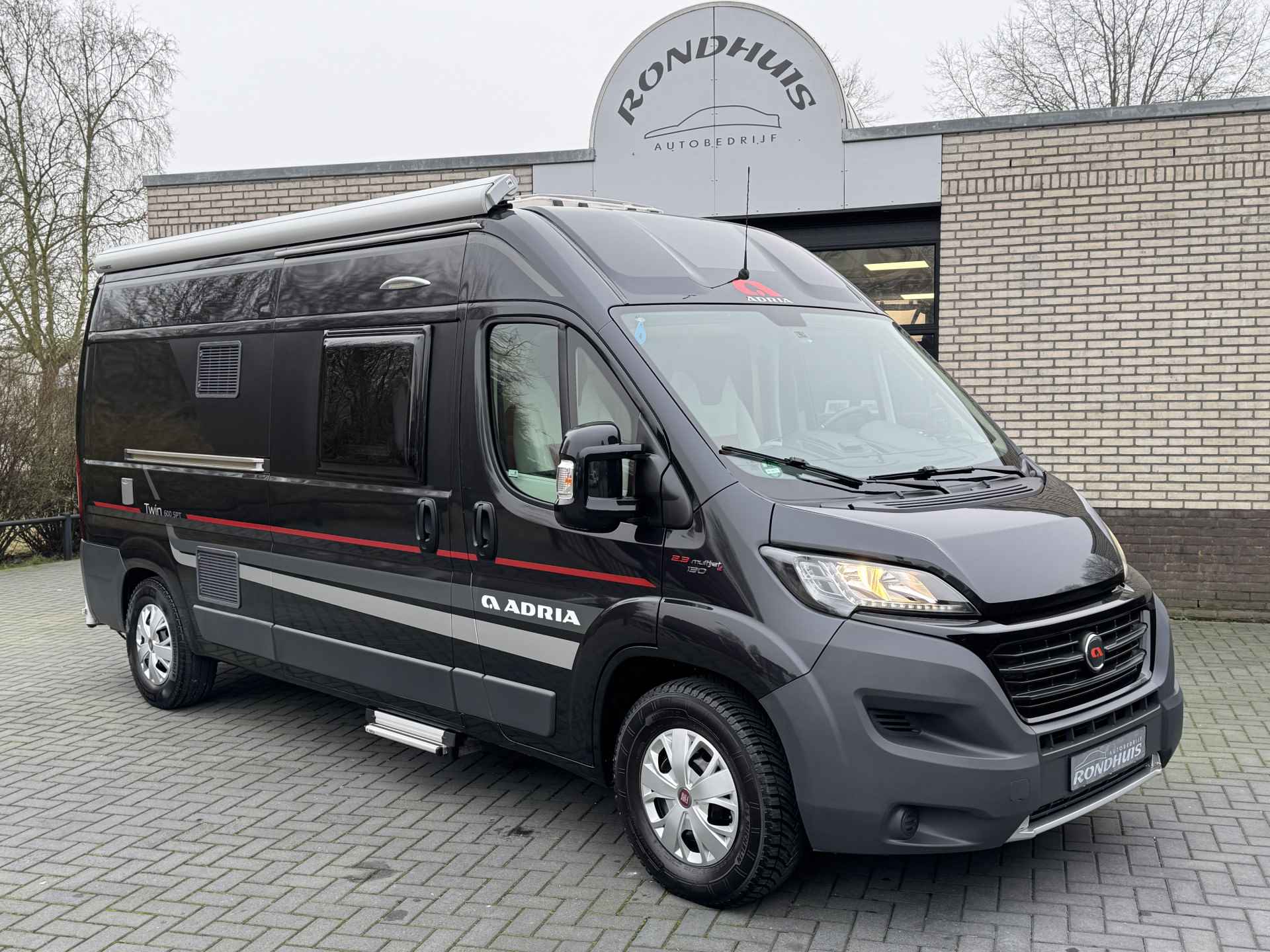 Adria Twin 600 SPT 130 pk Euro6 Fiat Ducato **Slechts 6 meter/Groot dwarsbed/4 zitplaatsen/Luifel/Busbiker/Dieselkachel/2e eigenaar/NL - 2/65