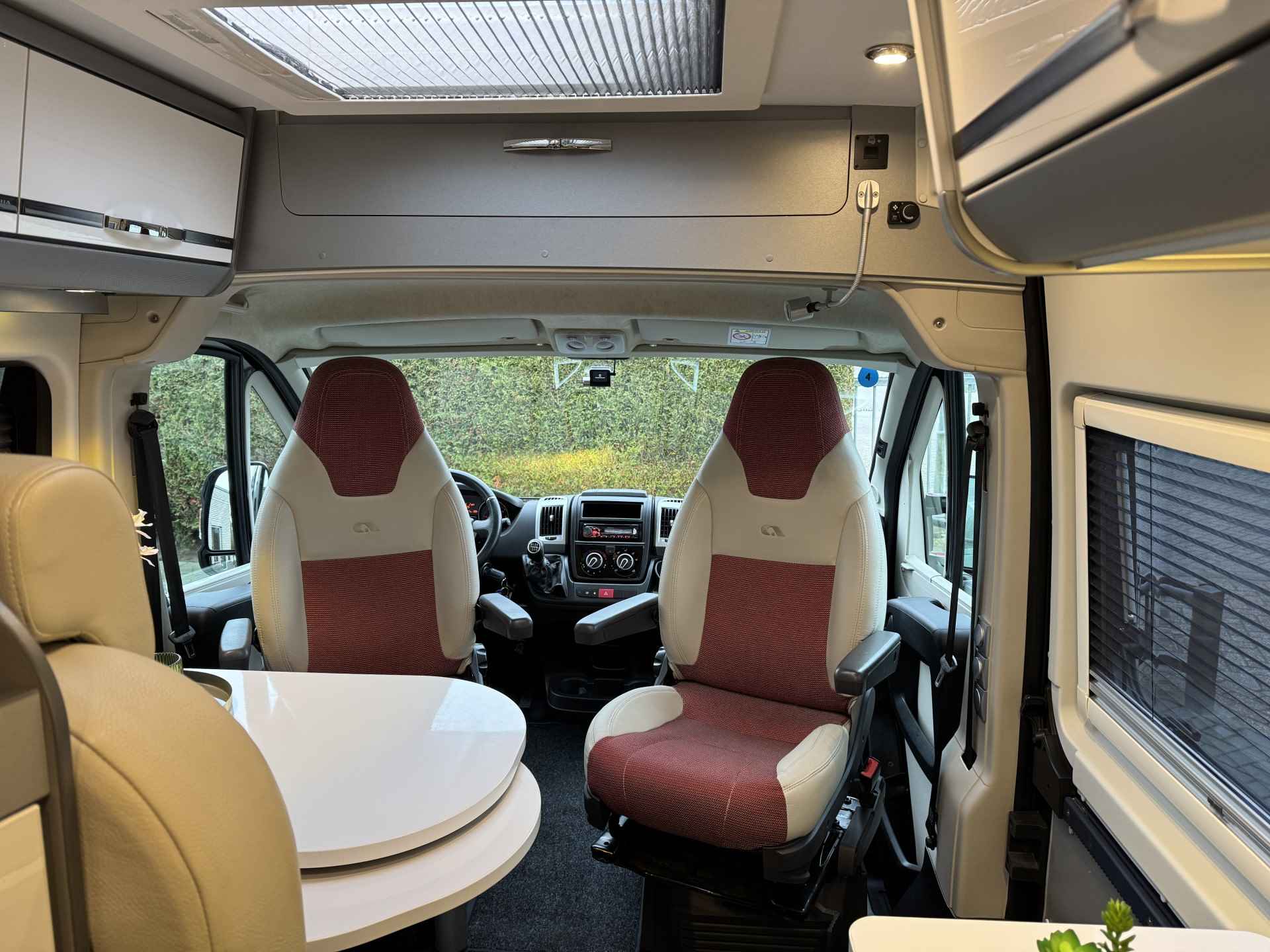 Adria Twin 600 SPT 130 pk Euro6 Fiat Ducato **Slechts 6 meter/Groot dwarsbed/4 zitplaatsen/Luifel/Busbiker/Dieselkachel/2e eigenaar/NL - 11/65