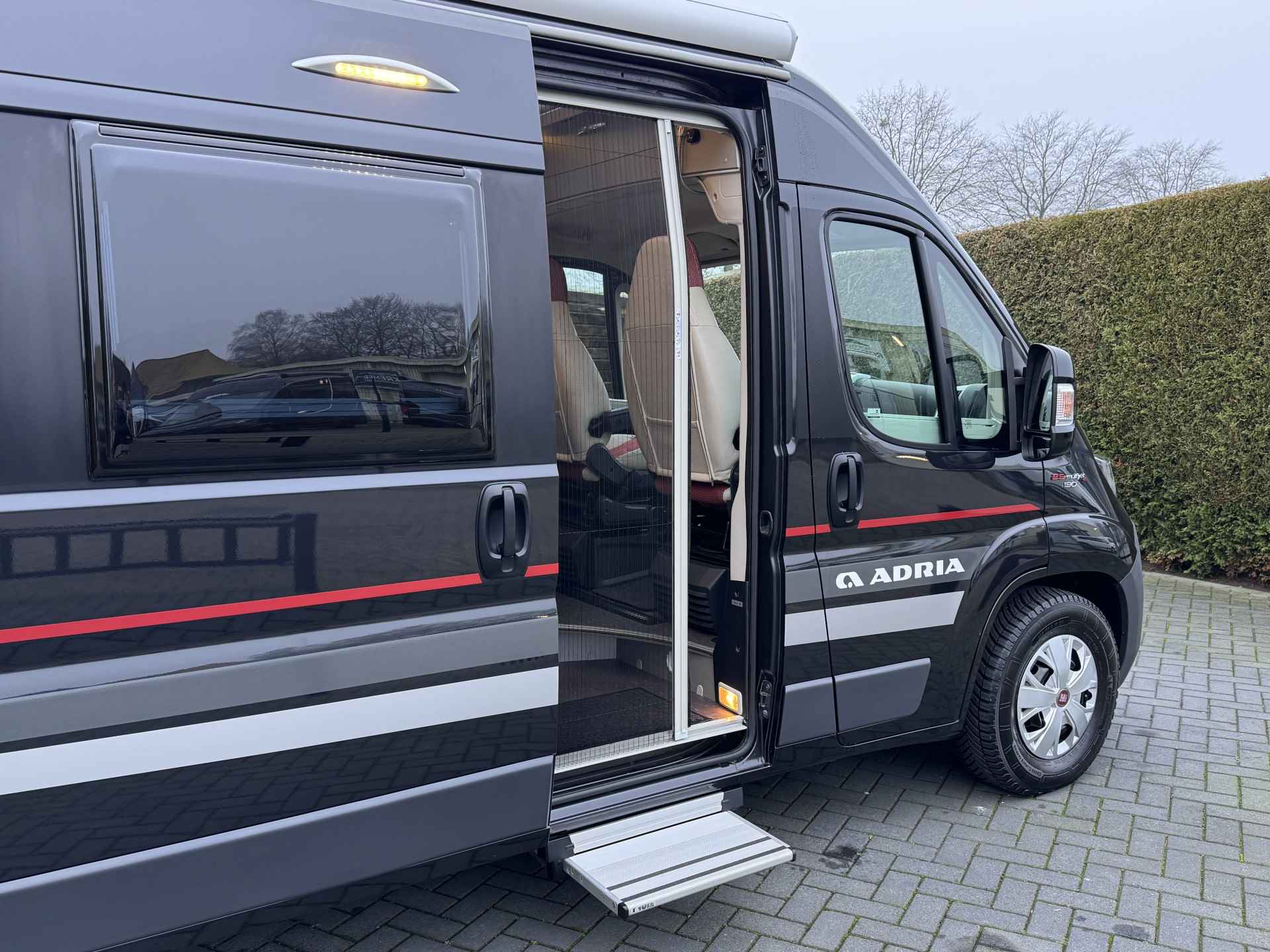 Adria Twin 600 SPT 130 pk Euro6 Fiat Ducato **Slechts 6 meter/Groot dwarsbed/4 zitplaatsen/Luifel/Busbiker/Dieselkachel/2e eigenaar/NL - 57/65