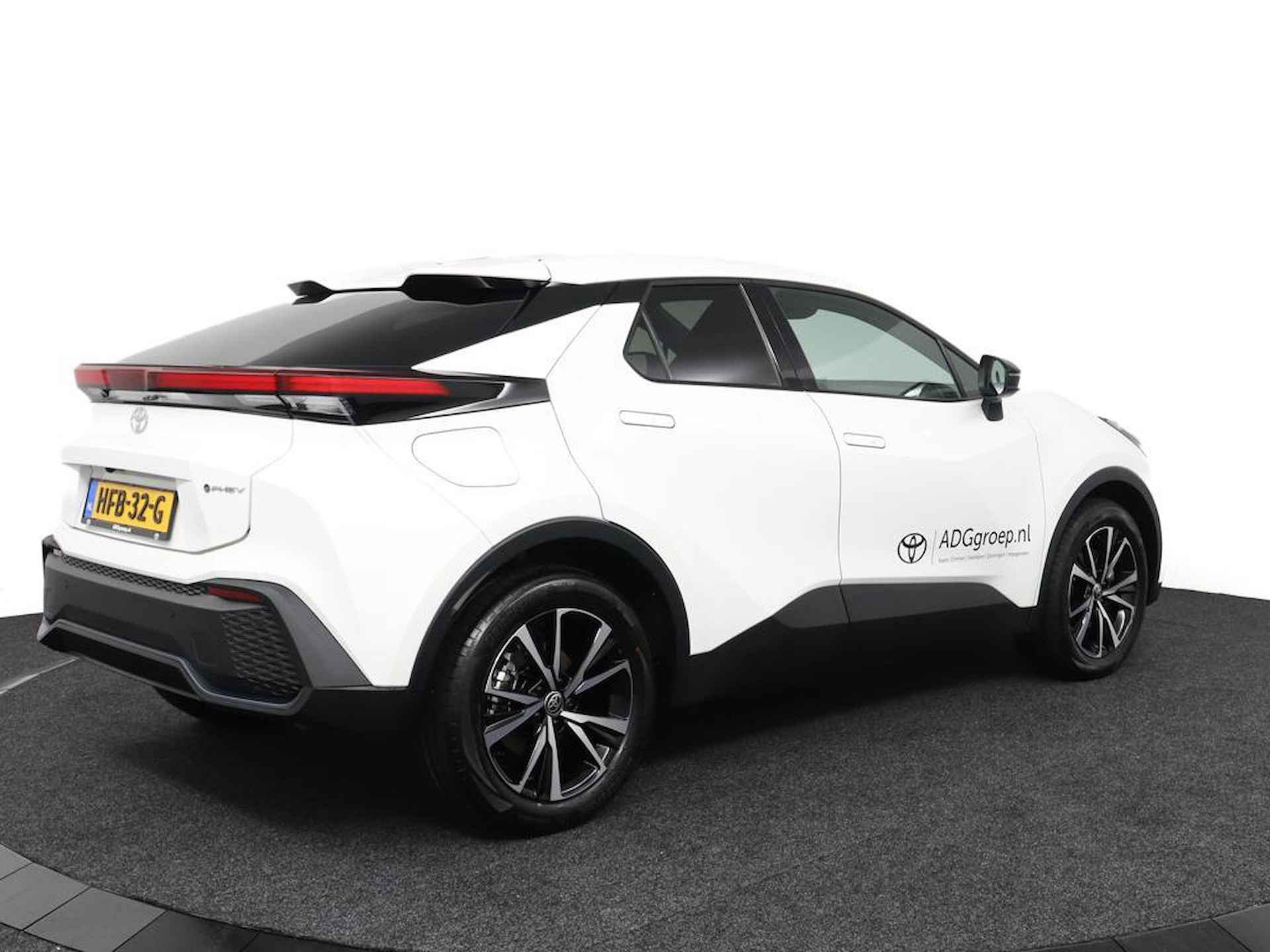 Toyota C-HR 2.0 Plug-in Hybrid 220 Dynamic | Apple Carplay/Android Auto | Stoel/Stuurverwarming | Parkeersensoren | - 2/43