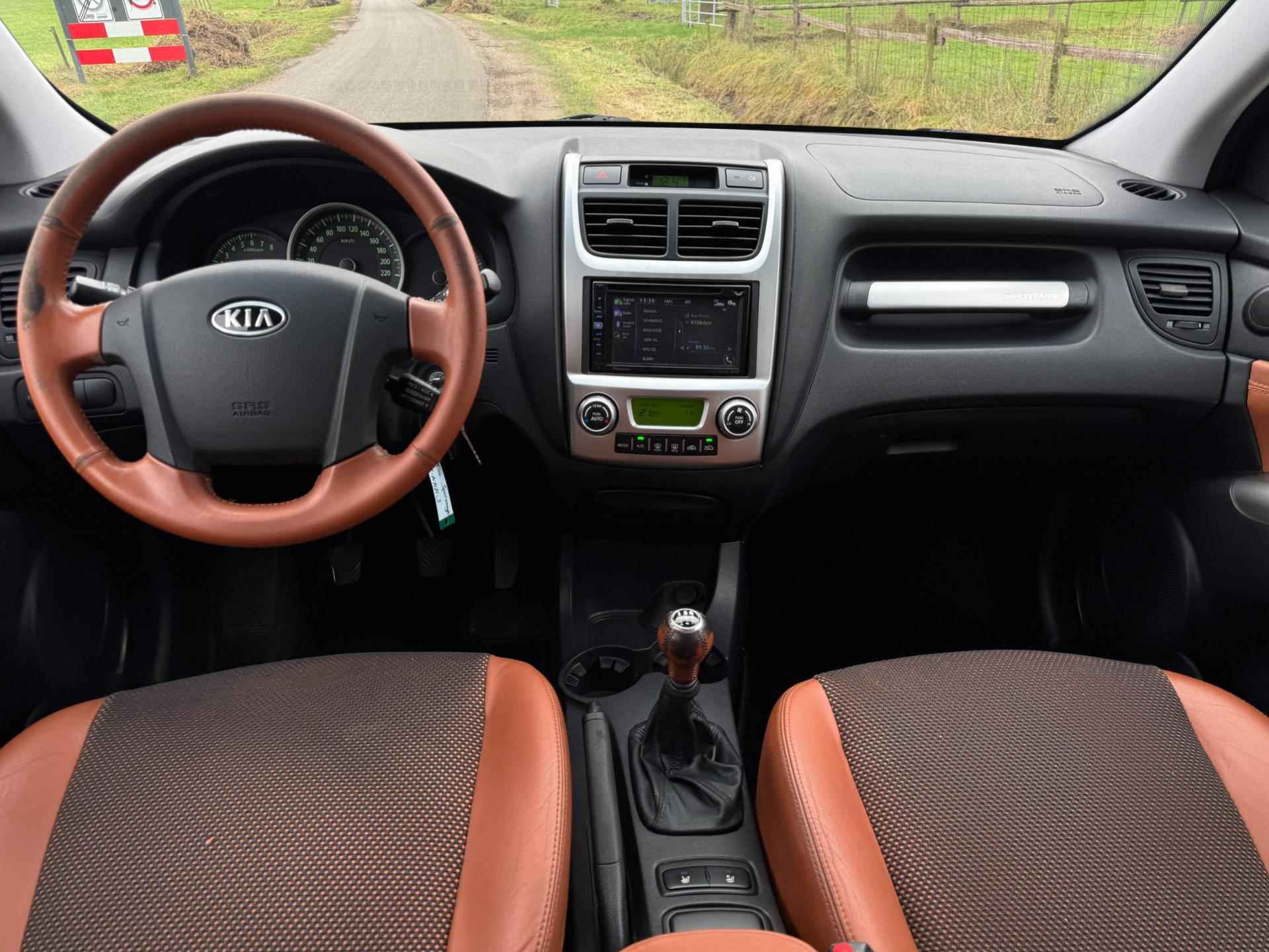 Kia Sportage 2.0 CVVT Fifteen met schuifdak, leder en trekhaak - 12/27