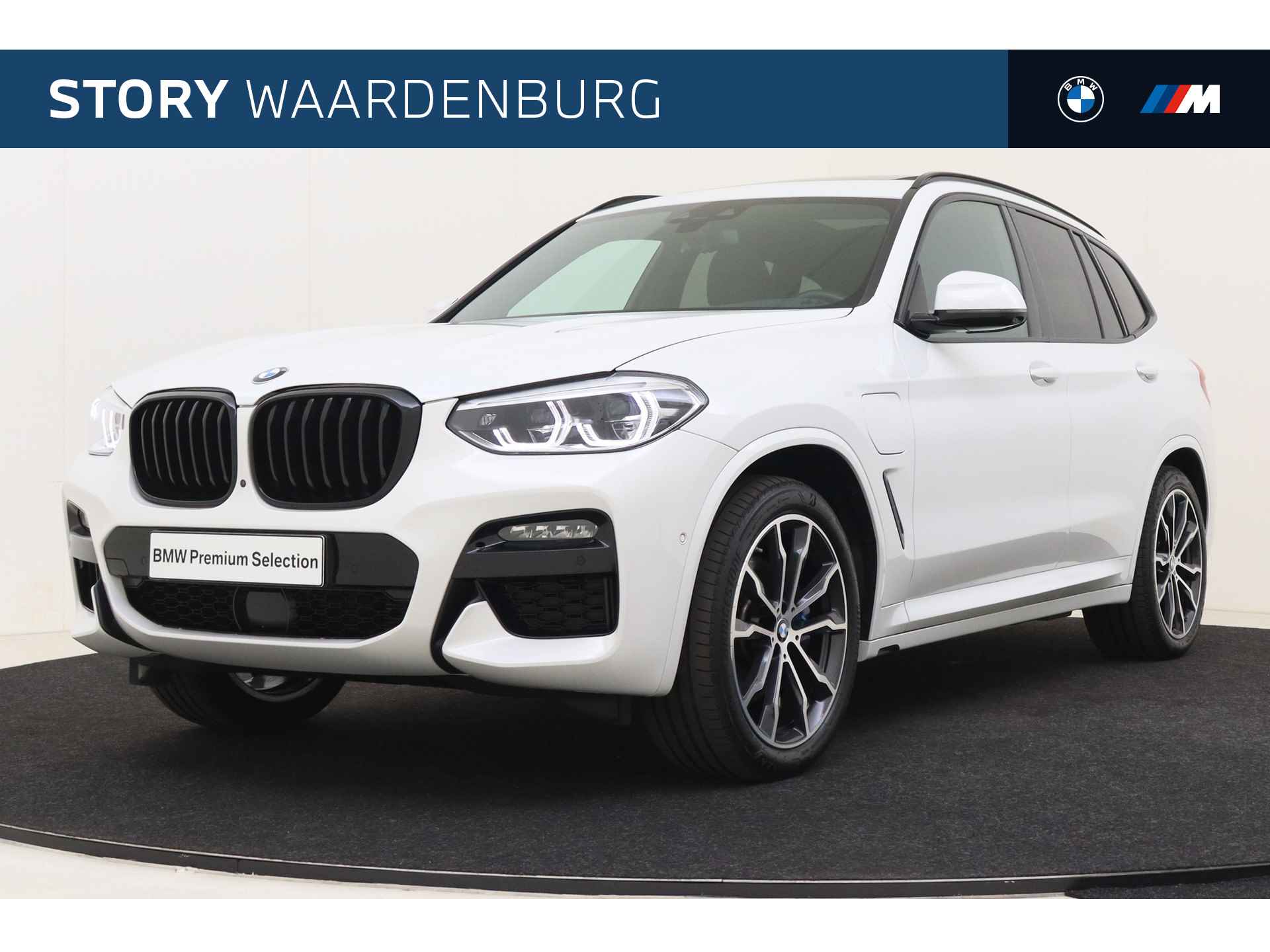 BMW X3 xDrive30e High Executive Automaat / Panoramadak / Trekhaak / Sportstoelen / Stoelverwarming / Verwarmd stuurwiel / / Adaptieve LED / Parking Assistant Plus / Head-Up - 1/72