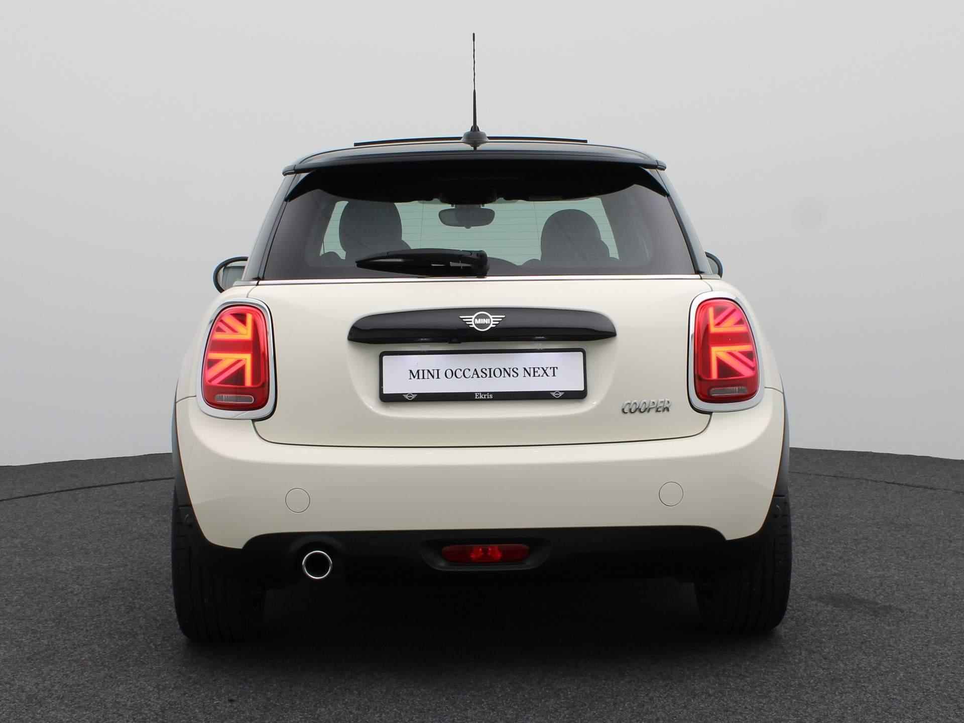 MINI 3-Deurs Cooper Chili + Glazen panoramadak + Achteruitrijcamera + PDC + LED +17'' - 5/23