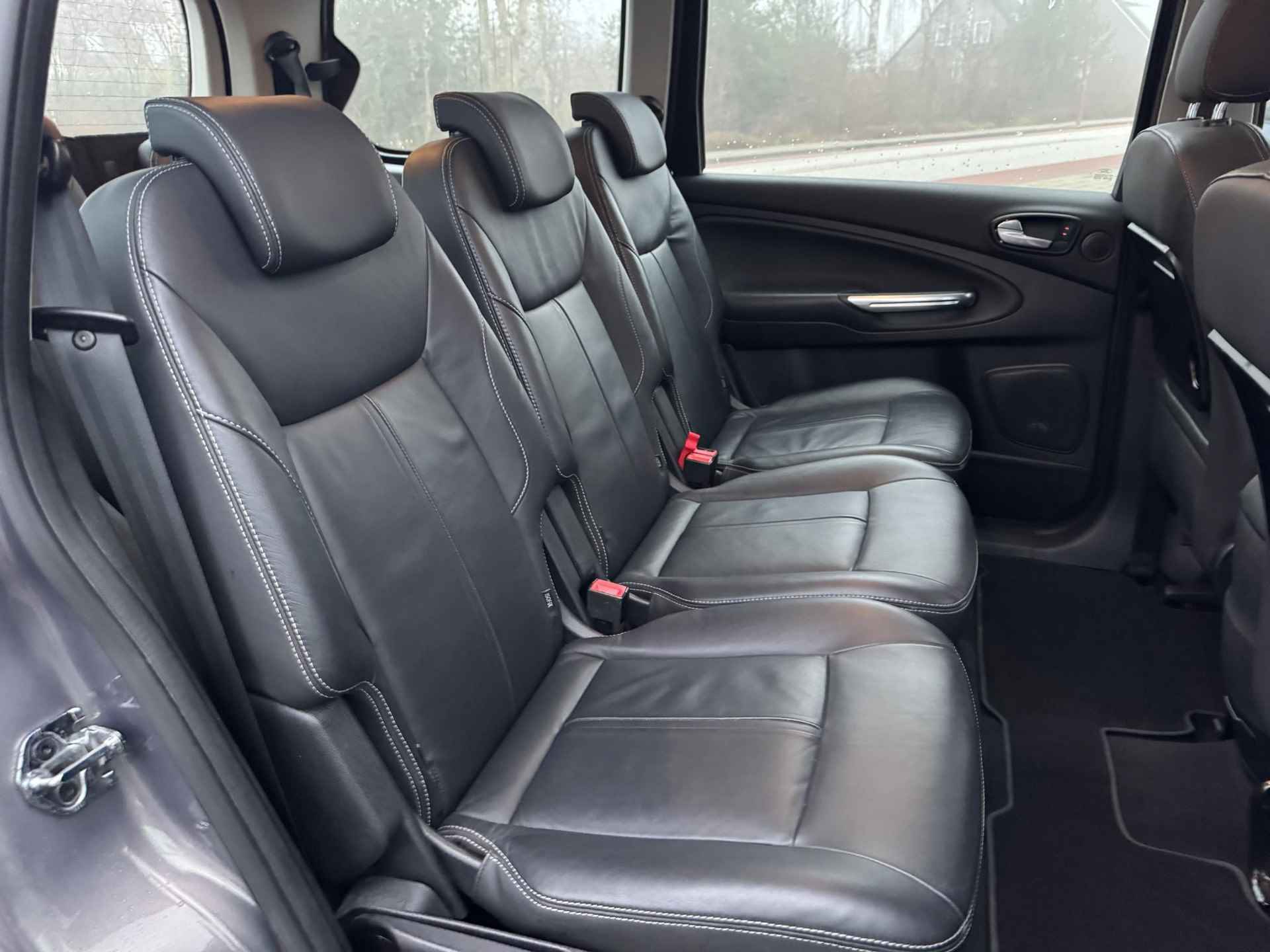 Ford Galaxy 1.6 SCTi Platinum 160pk 7 pers Panorama dak | Lederen Bekleding | Xenon | Voorruit verwarming - 13/25