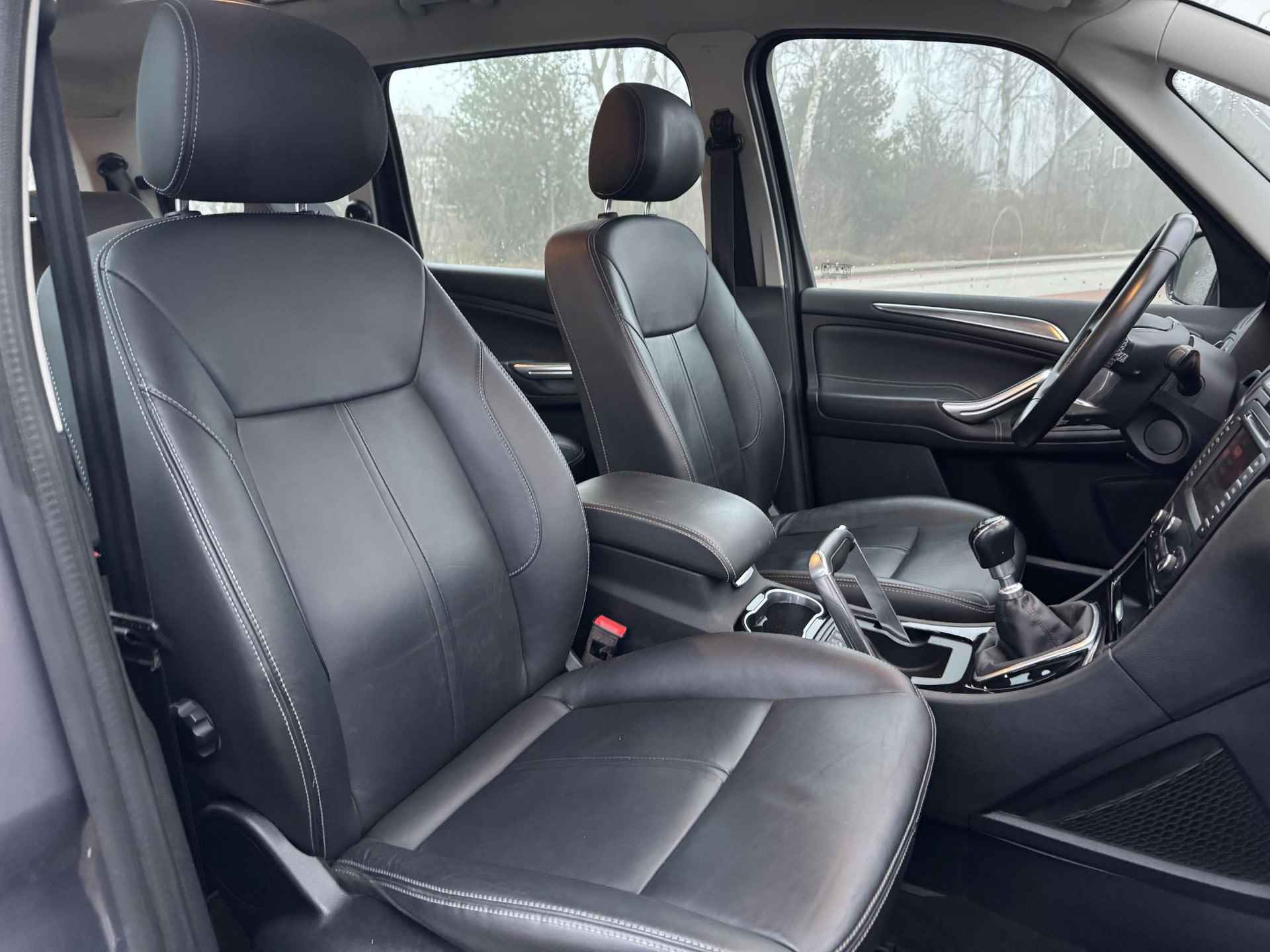 Ford Galaxy 1.6 SCTi Platinum 160pk 7 pers Panorama dak | Lederen Bekleding | Xenon | Voorruit verwarming - 14/25