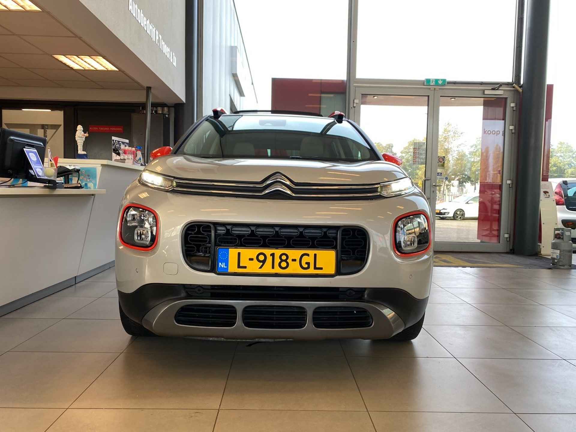 Citroën C3 Aircross 1.2 PureTech S&S Shine,Automaat,Panoramadak,Stoelverwarming,Navigatie,Achteruitrijcamera,Climate&Cruisecontrol,Bleutooth met Spr - 3/32