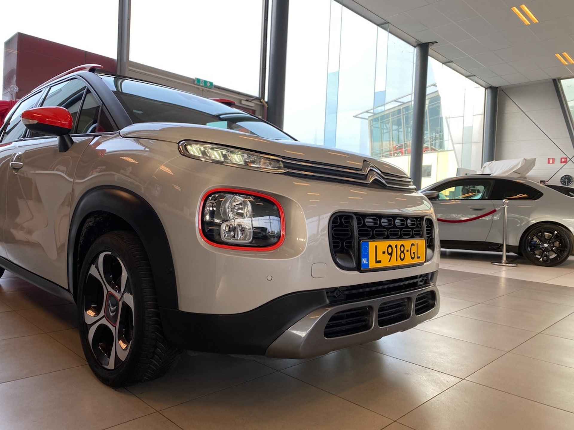 Citroën C3 Aircross 1.2 PureTech S&S Shine,Automaat,Panoramadak,Stoelverwarming,Navigatie,Achteruitrijcamera,Climate&Cruisecontrol,Bleutooth met Spr - 8/32