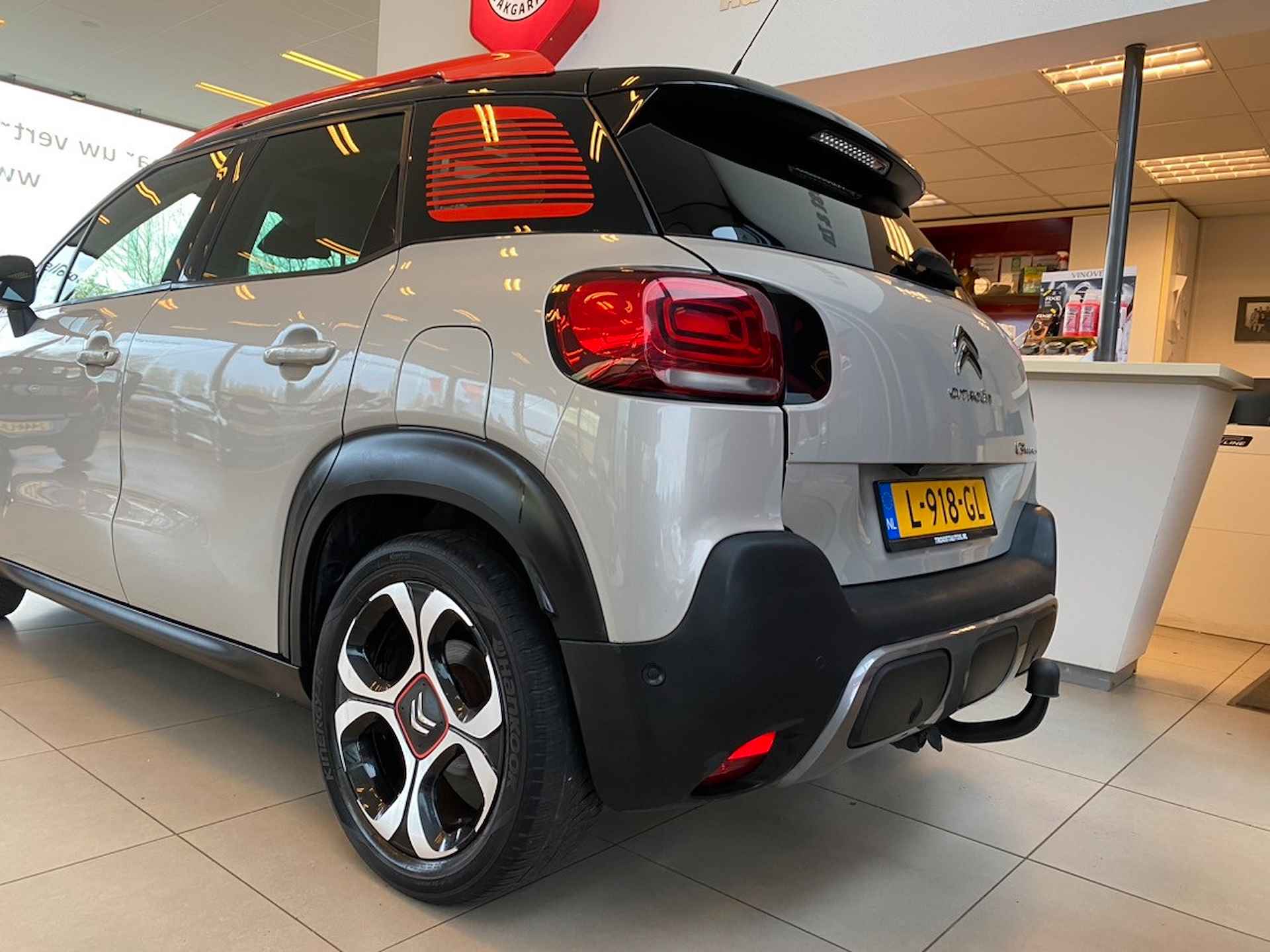 Citroën C3 Aircross 1.2 PureTech S&S Shine,Automaat,Panoramadak,Stoelverwarming,Navigatie,Achteruitrijcamera,Climate&Cruisecontrol,Bleutooth met Spr - 9/32