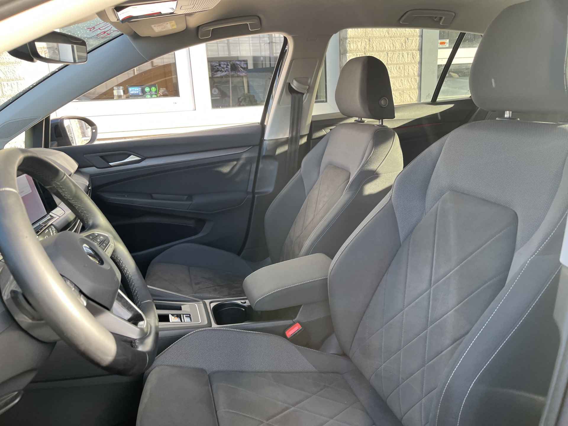 Volkswagen Golf 1.4 eHybrid Style / AUTOMAAT/ CAMERA/ PARK. SENSOREN/ MATRIX/ DODE HOEK/ MEMORY SEATS/ ERGO ACTIVE/ STOEL EN STUUR VERWARM./ ADAPT. CRUISE/ APP CONNECT/ NAVI/ CLIMA/ DAB/ 16" LMV/ - 9/28