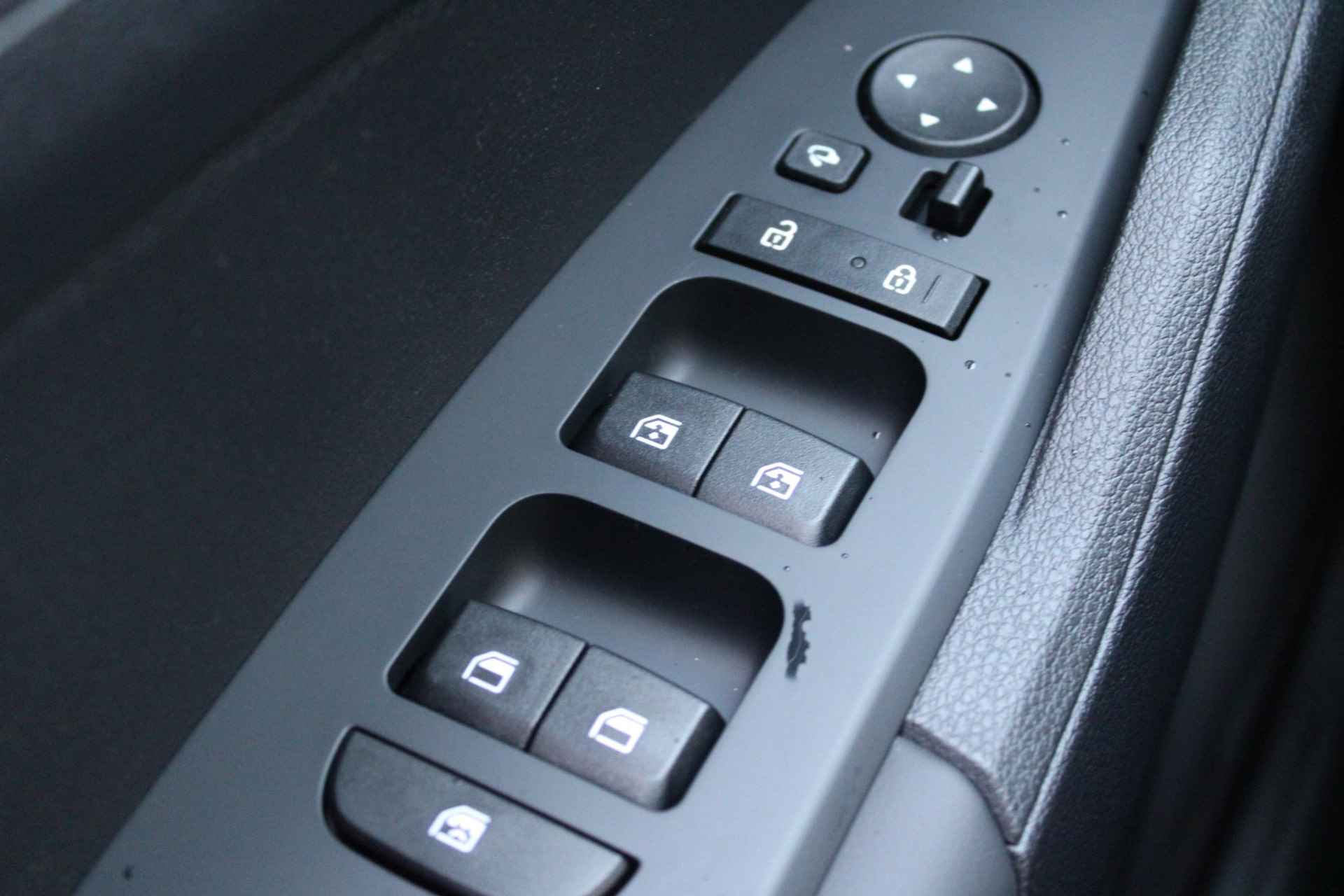 Kia Sportage 1.6 T-GDi MHEV DynamicLine | Direct leverbaar | Navi | Clima | Cruise  | Camera | Carplay - 19/30