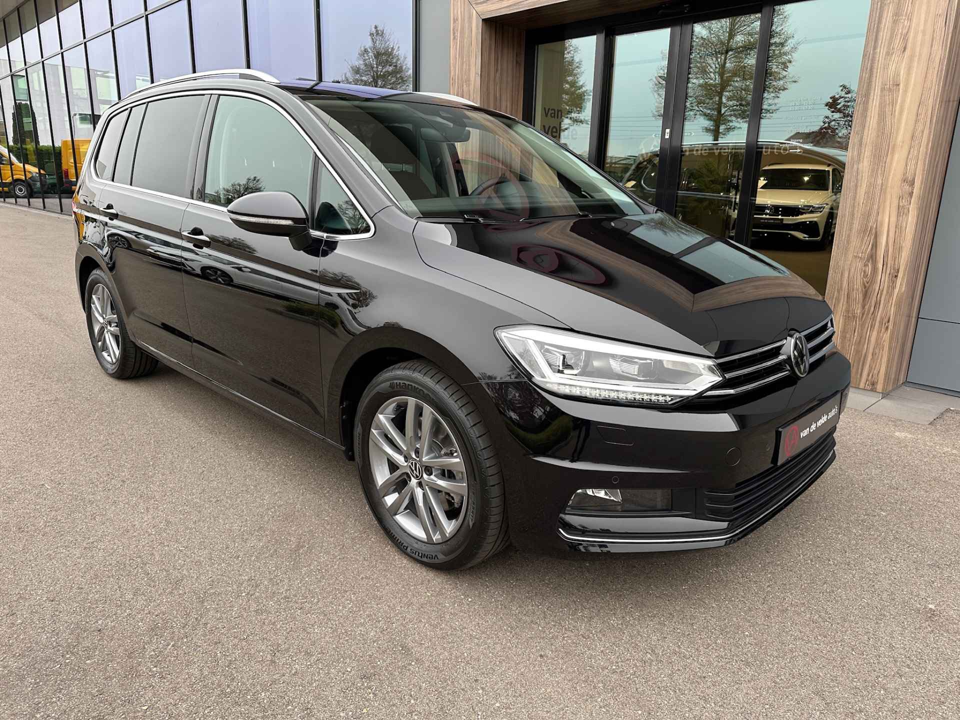 Volkswagen Touran 1.5 TSI 150pk DSG Highline 7-persoons | Led | Dode hoek | Navi | Elek. Achterklep | Keyless | Rijklaar incl. garantie - 4/34