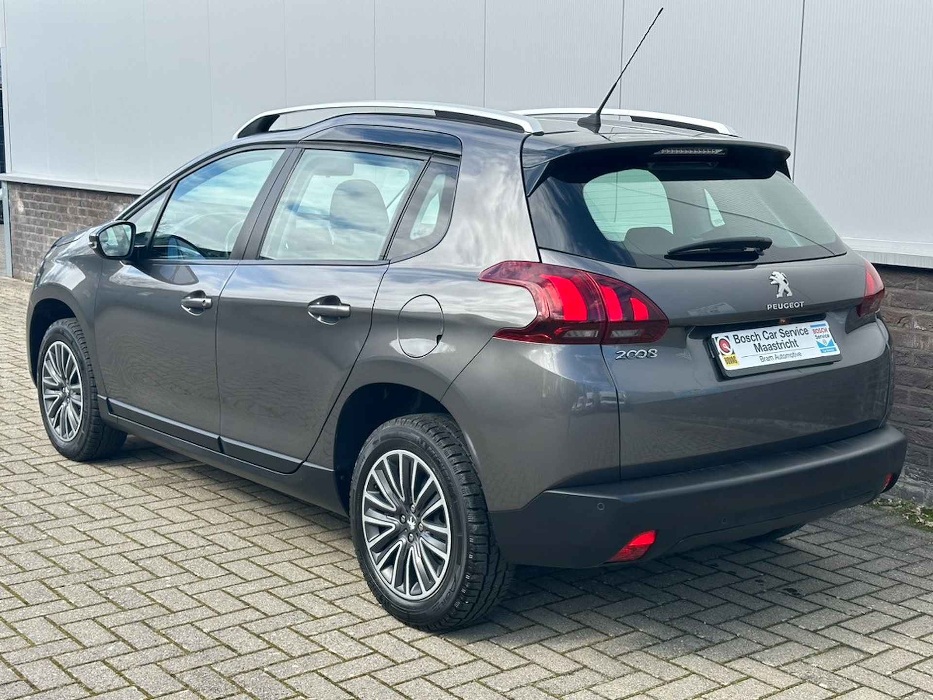 Peugeot 2008 1.2 PureTech Allure | Navigatie | Blue-tooth | PDC | Cruise Control | Garantie Interesse, Proefrit? Bel of app met: 06-24 28 28 42 - 5/26