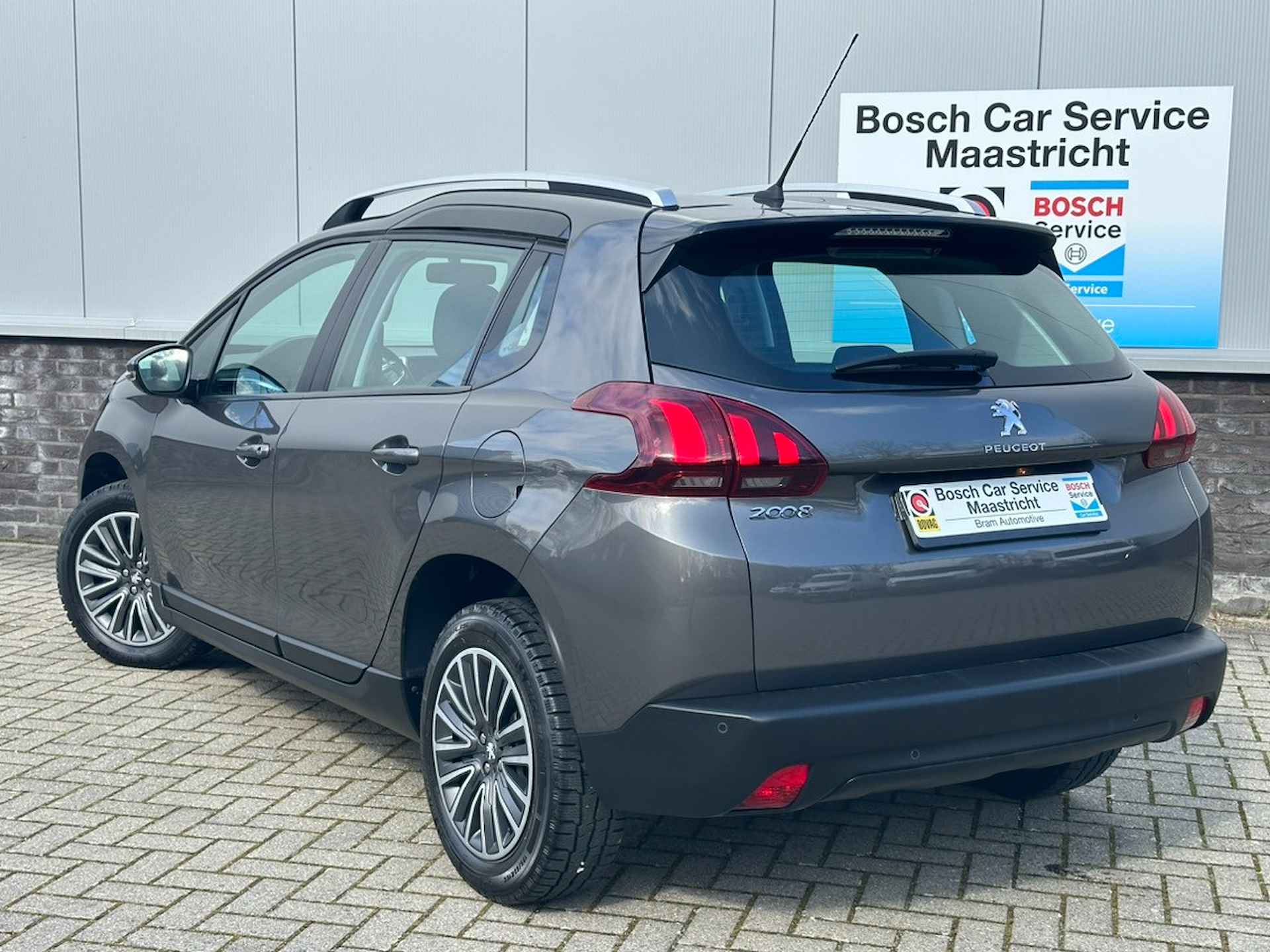 Peugeot 2008 1.2 PureTech Allure | Navigatie | Blue-tooth | PDC | Cruise Control | Garantie Interesse, Proefrit? Bel of app met: 06-24 28 28 42 - 7/26