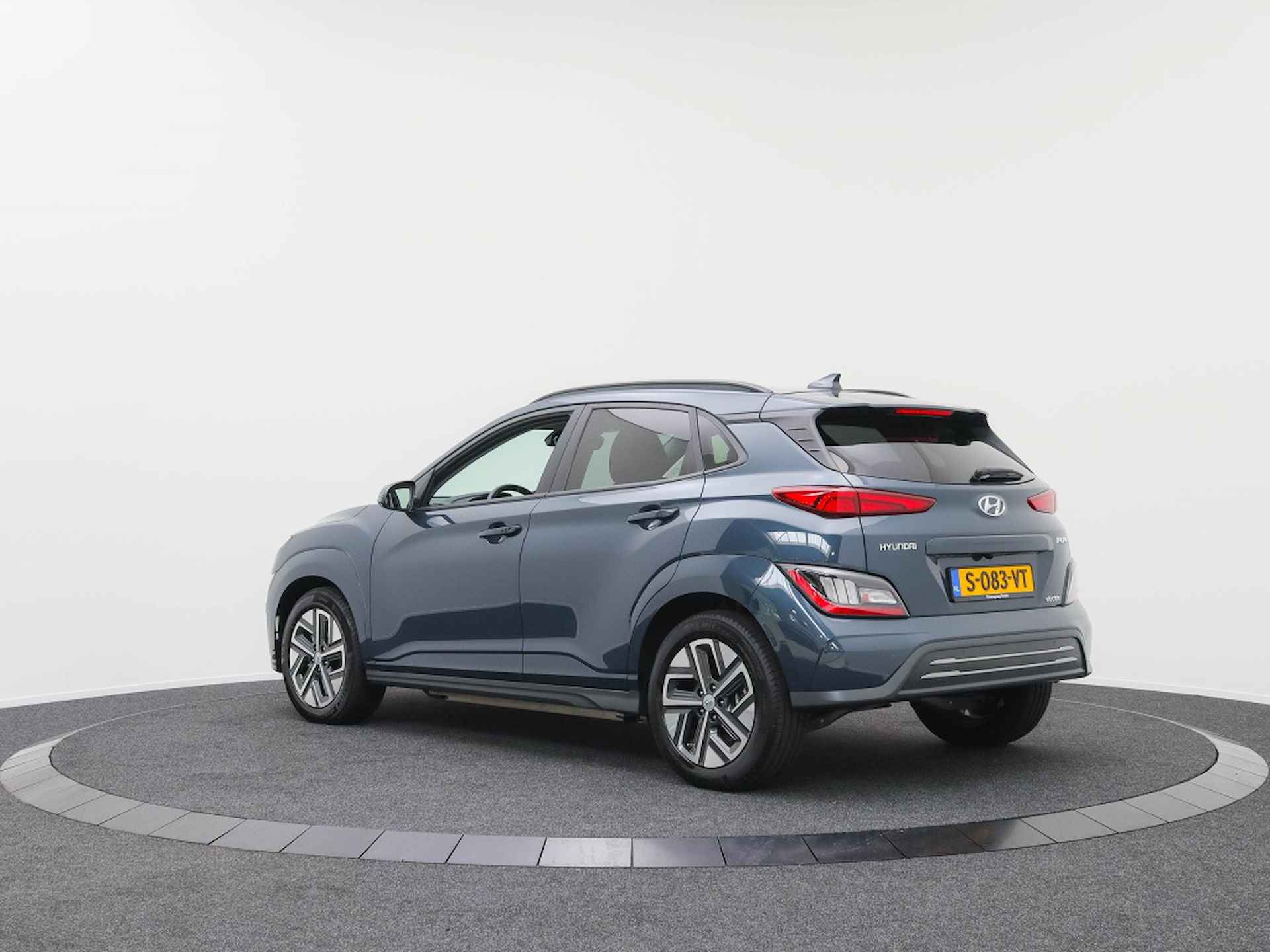 Hyundai Kona EV Premium 64 kWh | Private lease 549 p.m. - 2/47