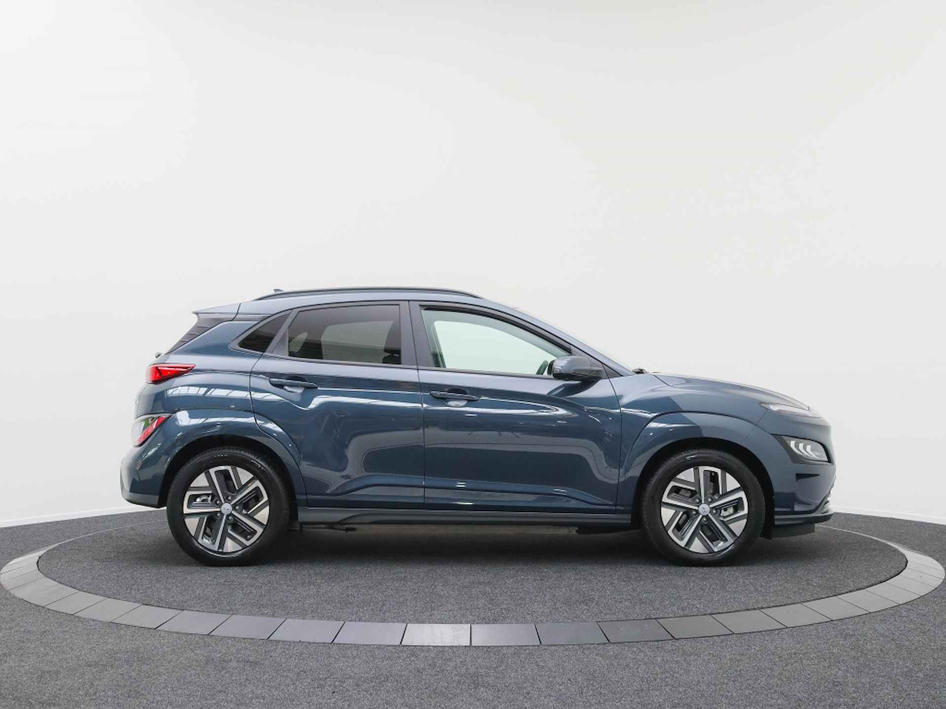 Hyundai Kona EV Premium 64 kWh | Private lease 549 p.m. - 6/47