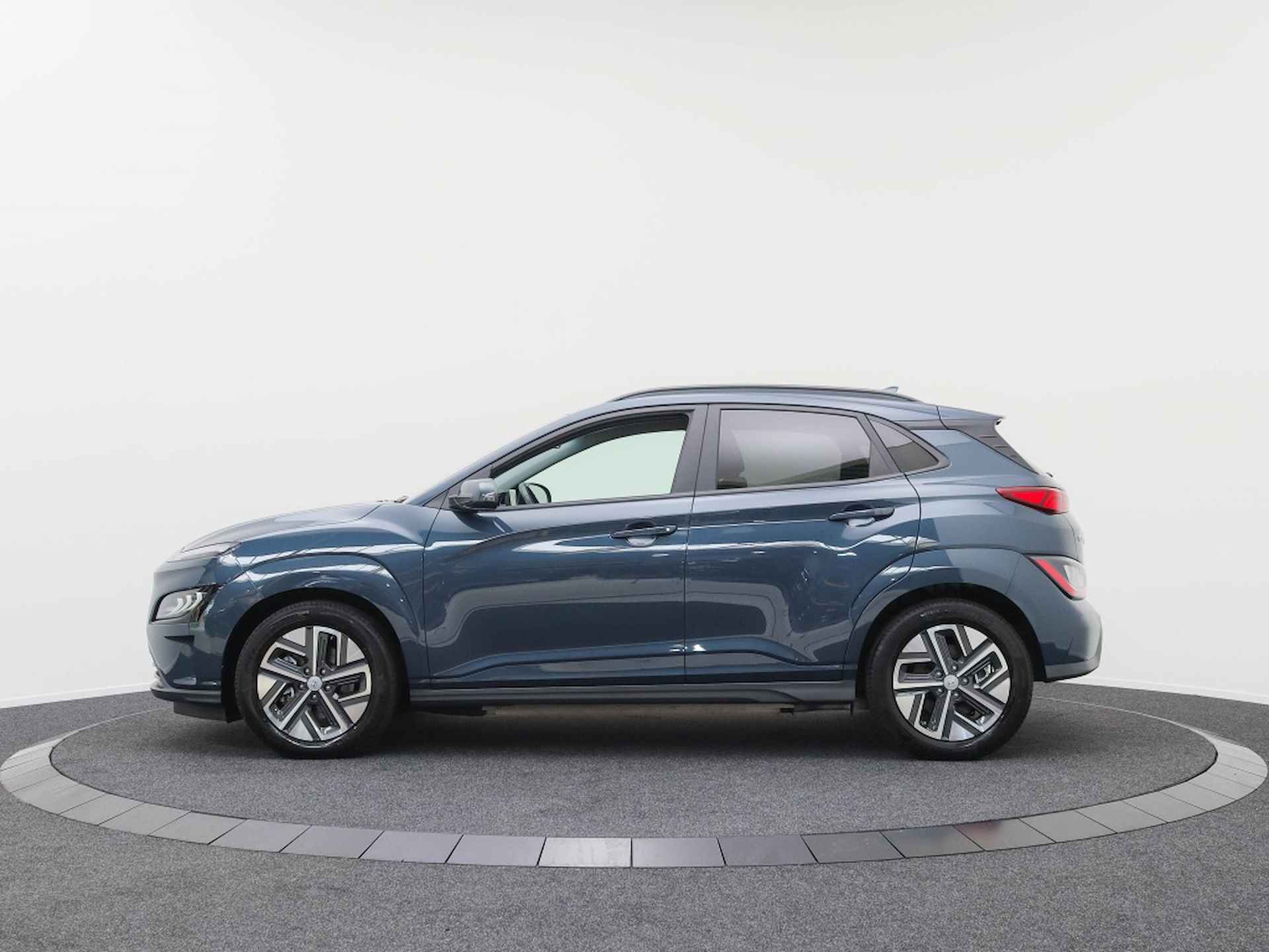 Hyundai Kona EV Premium 64 kWh | Private lease 549 p.m. - 10/47