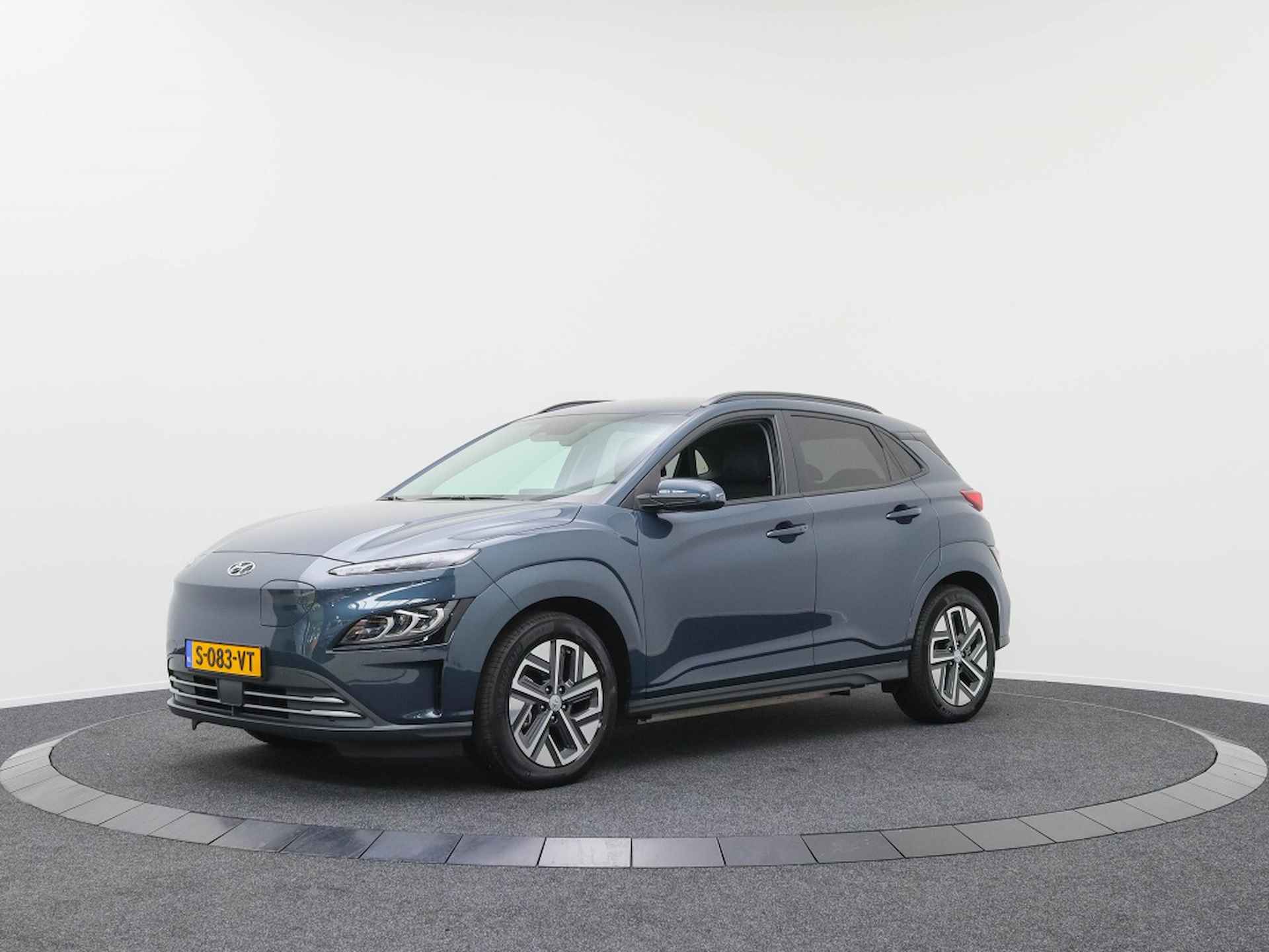 Hyundai Kona EV Premium 64 kWh | Private lease 549 p.m. - 12/47