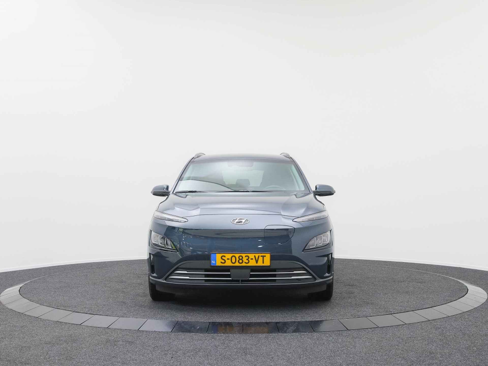 Hyundai Kona EV Premium 64 kWh | Private lease 549 p.m. - 13/47