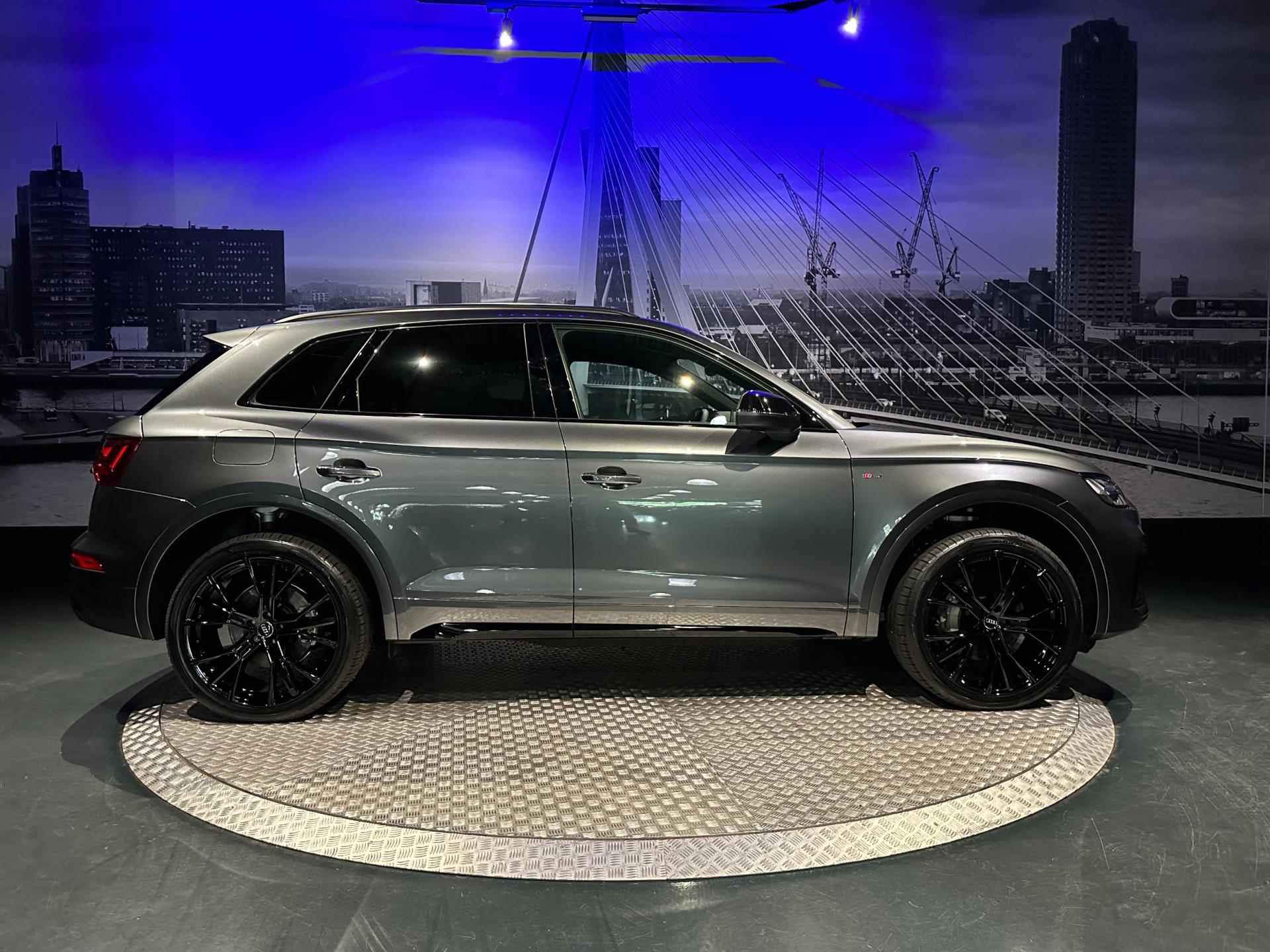 Audi Q5 50 TFSI e S edition Competition *Keyless*Camera*DaytonaGrey*NIEUW* € 10.000,- korting! - 2/39