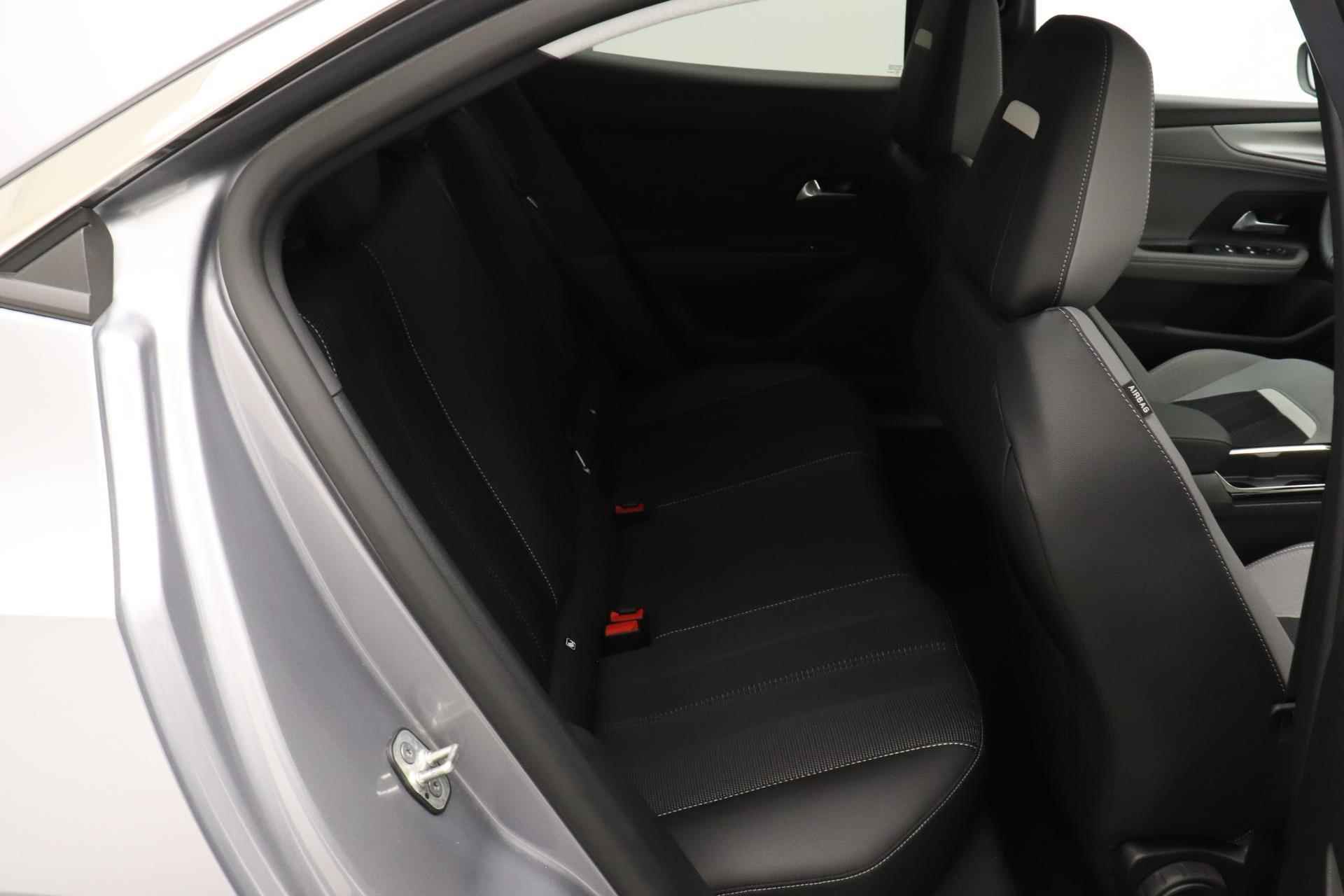Opel Mokka 1.2 Turbo Elegance 130pk Navigatie via Apple carplay | Climate control | Camera achter | Stoelverwarming | Getint glas - 16/33