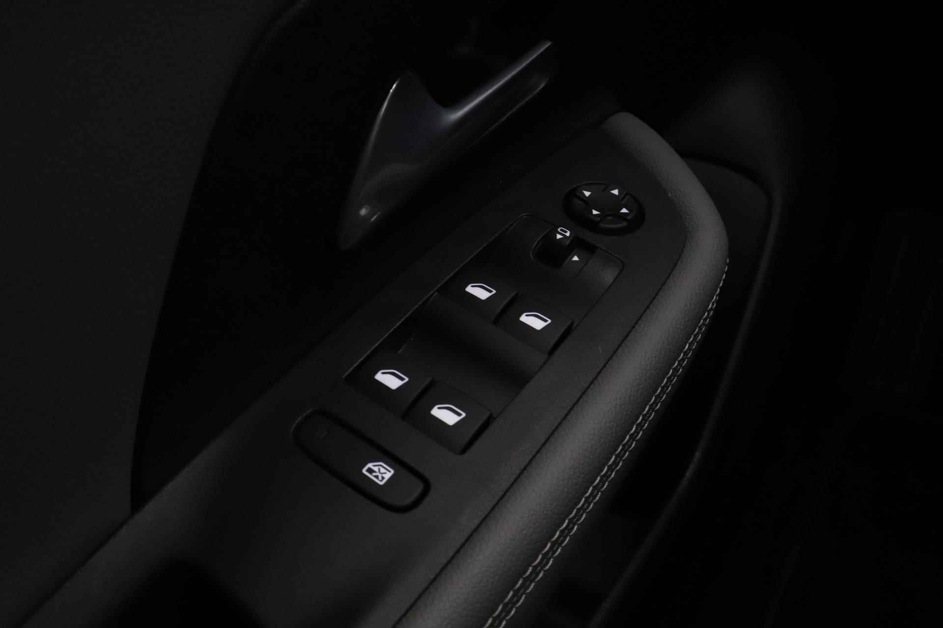 Opel Mokka 1.2 Turbo Elegance 130pk Navigatie via Apple carplay | Climate control | Camera achter | Stoelverwarming | Getint glas - 17/33