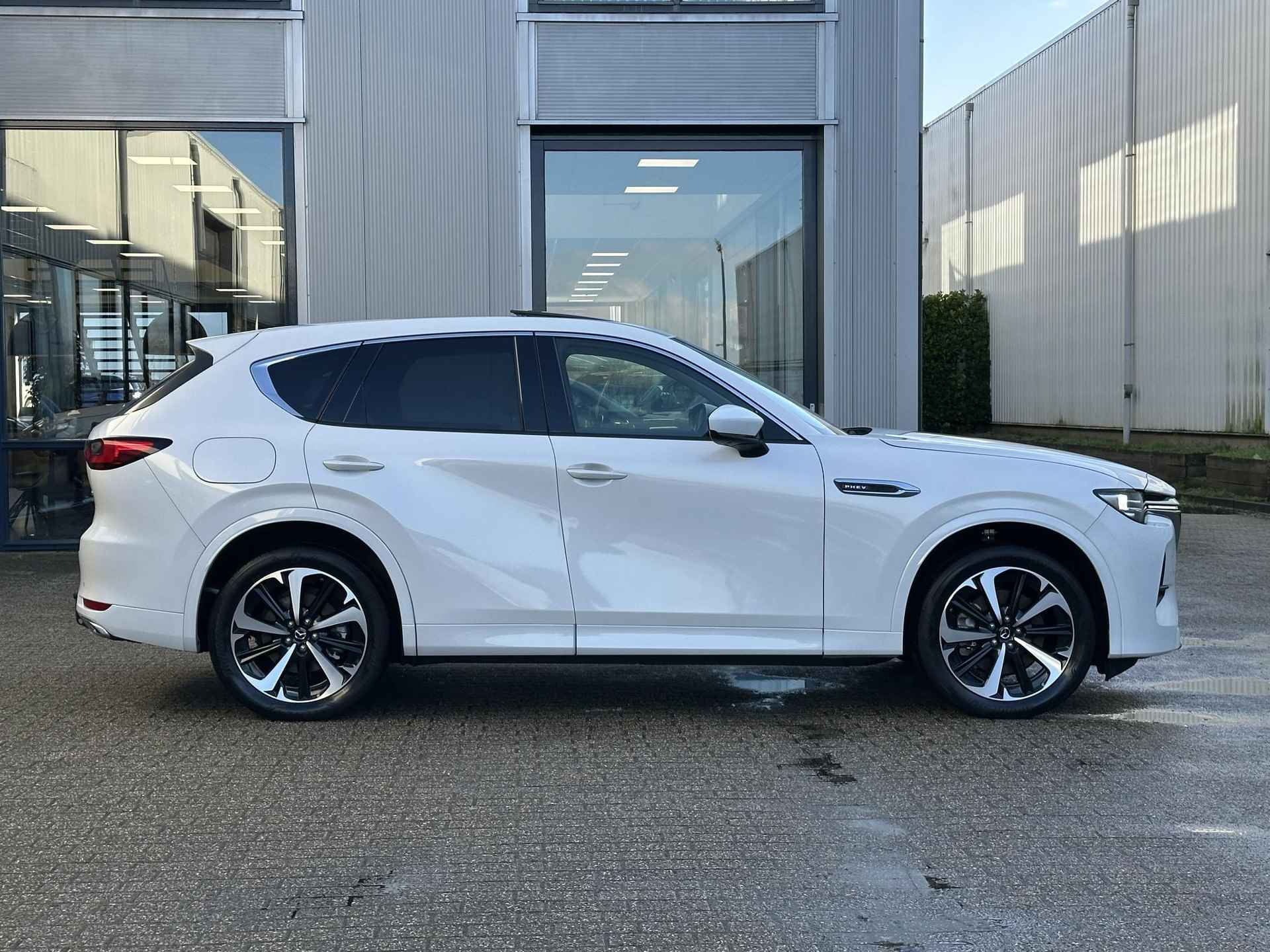 Mazda CX-60 2.5 e-SkyActiv PHEV Takumi | Trekhaak/Pano-Dak/Navi/°360 Camera/20-inch - 76/82