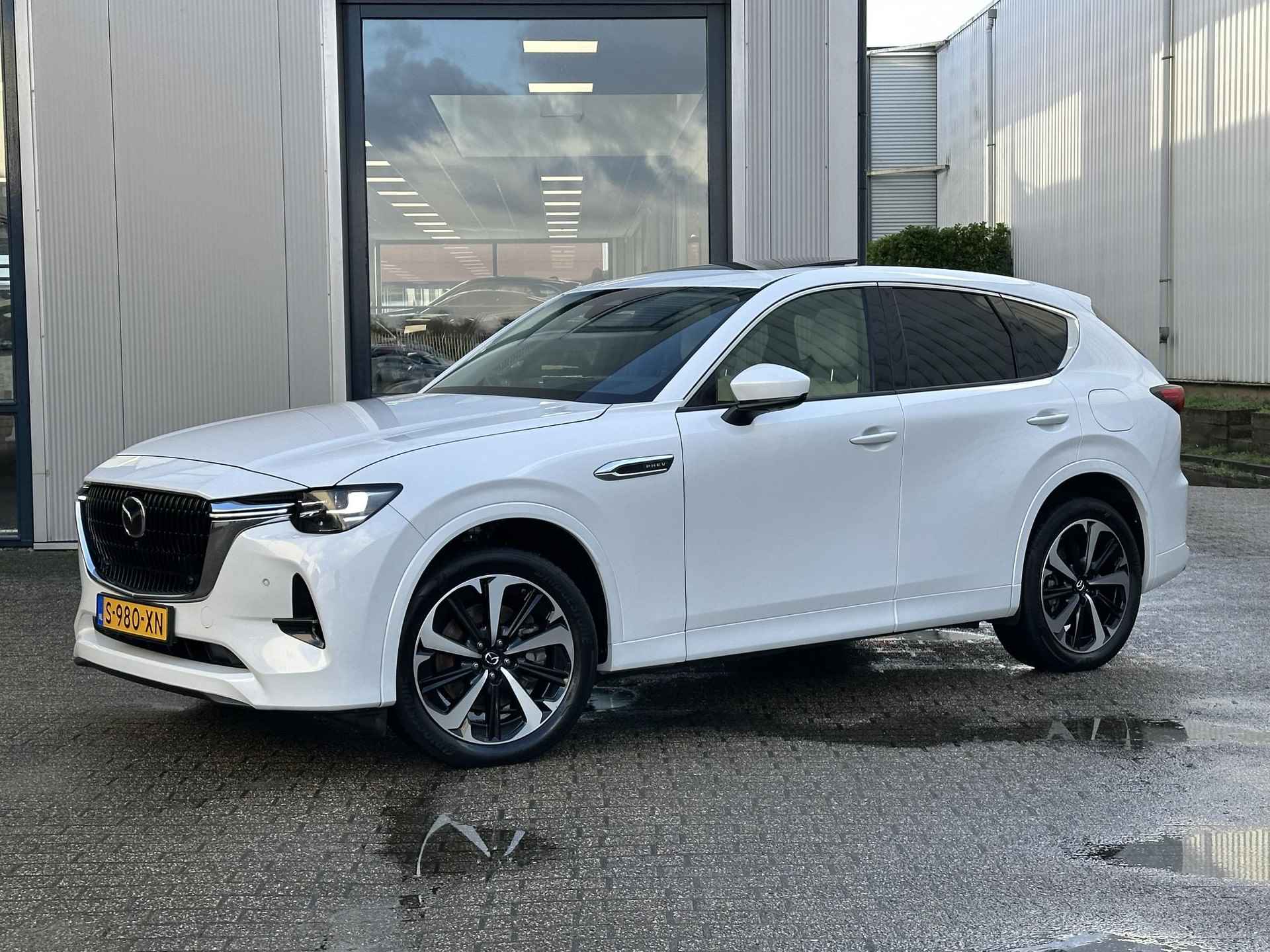 Mazda CX-60 2.5 e-SkyActiv PHEV Takumi | Trekhaak/Pano-Dak/Navi/°360 Camera/20-inch - 24/82