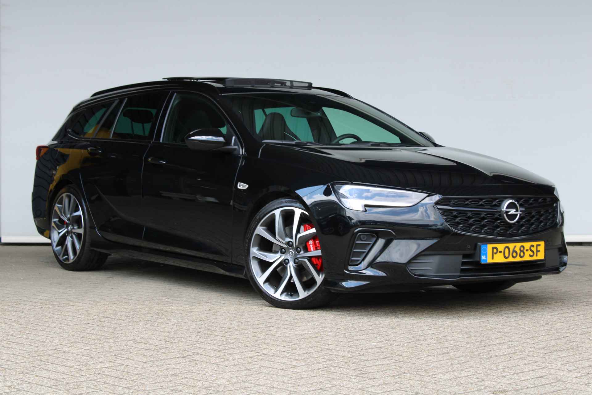 Opel Insignia Sports Tourer 2.0 T. 230 pk GSI 'Uniek' 4x4 / Navigatie / Leder LUXE / 360 Camera / Elec. achterklep / Full LED Matrix / Winterpakket / Panoramadak-schuifdak / Black Pack / Adapt. Cruise / ECC / "Vraag een vrijblijvende offerte aan!" - 9/52