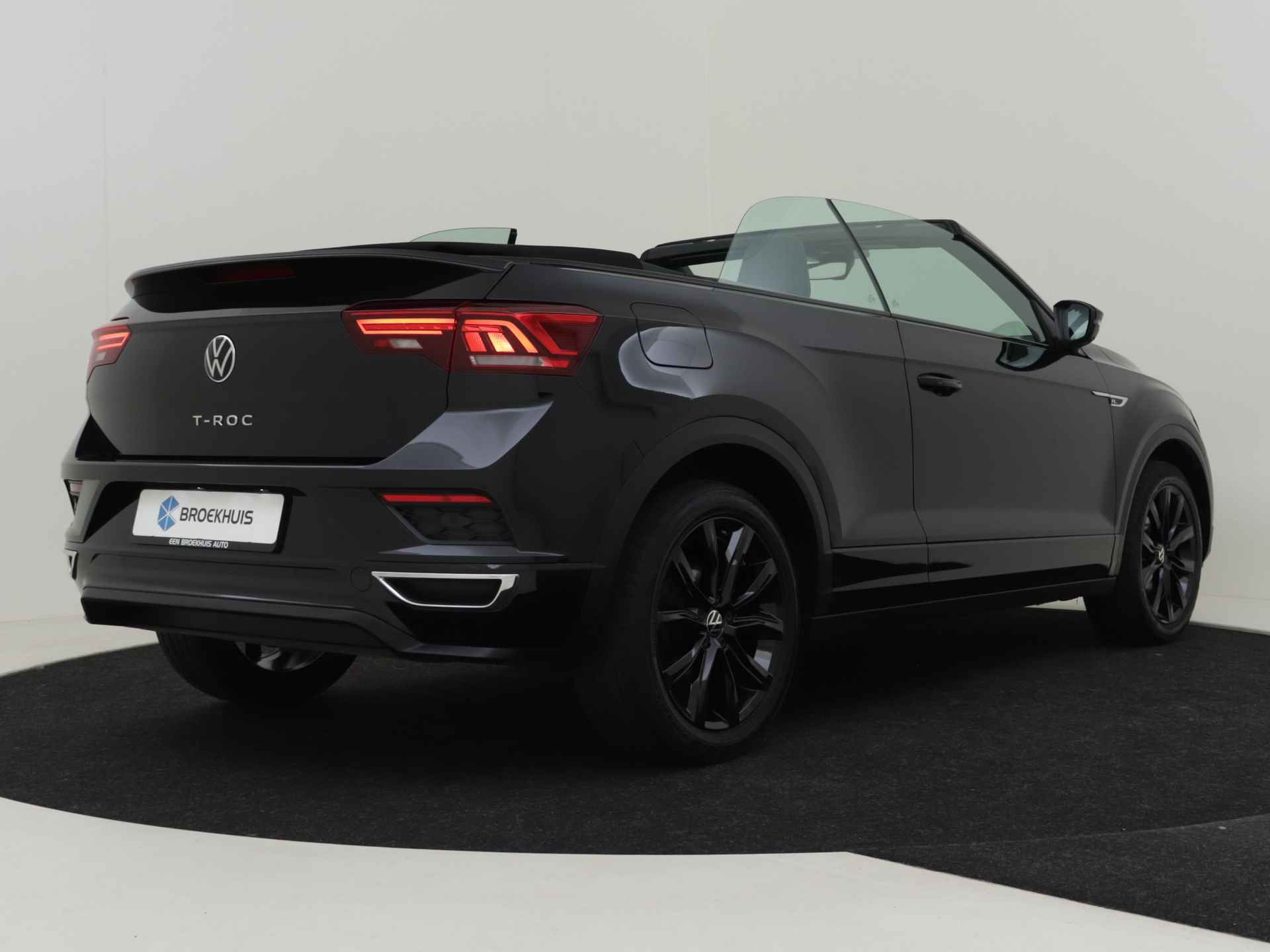 Volkswagen T-Roc Cabrio 1.5 TSI R-Line 150pk AUT | Adaptief cruise control | Navigatie | Lederen bekleding | Stoelverwarming | Led koplampen | Keyless | - 3/50