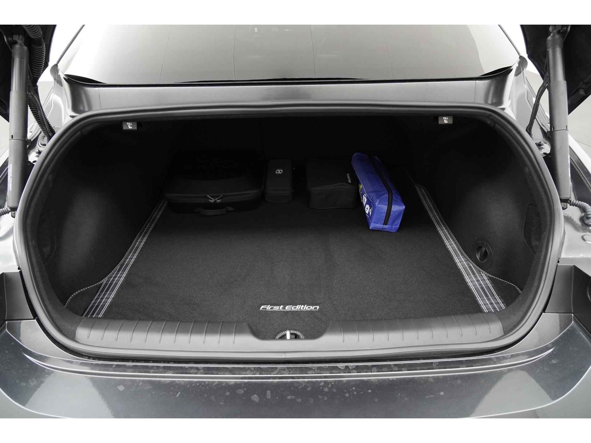 Hyundai IONIQ 6 First Edition 77 kWh Nieuwprijs 62.945,- Nu 54.945,- | Panoramadak | Mem. Stoel | Bose Sound | Head-up display | Zondag Open! - 25/57