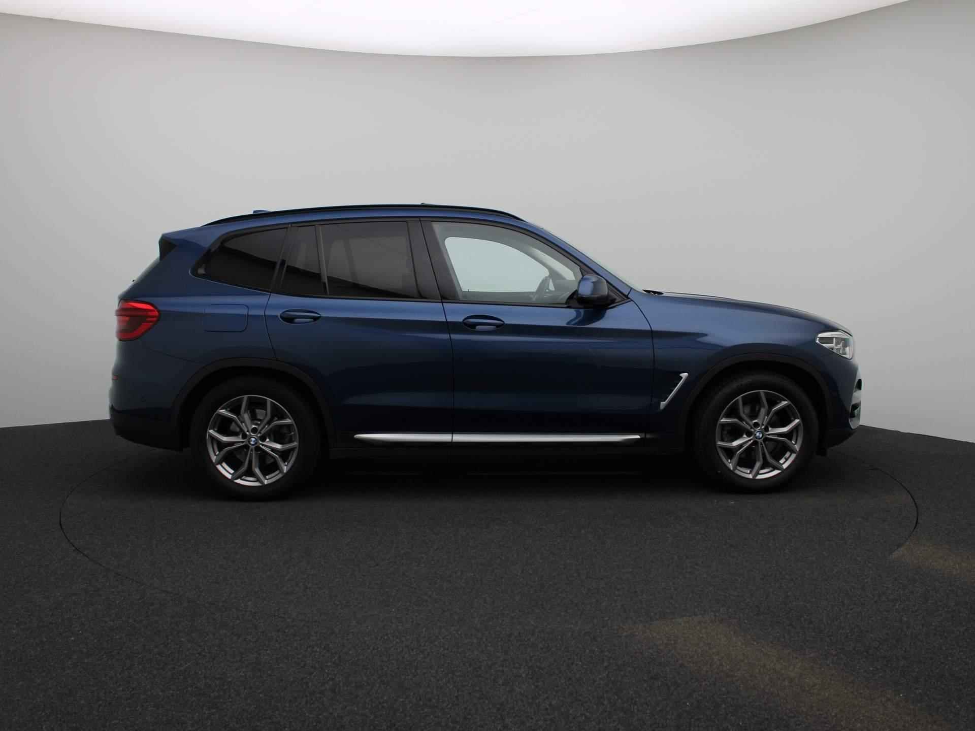 BMW X3 xDrive20i Executive | PANORAMADAK | LEDER | HEAD UP DISPLAY | ACHTERUITRIJCAMERA | NAVIGATIE | ELEKTRISCHE ACHTERKLEP | STOELVERWARMING | CLIMATE CONTROL | ADAPTIVE CRUISE CONTROL | LED KOPLAMPEN | SPORTSTOELEN | - 12/49