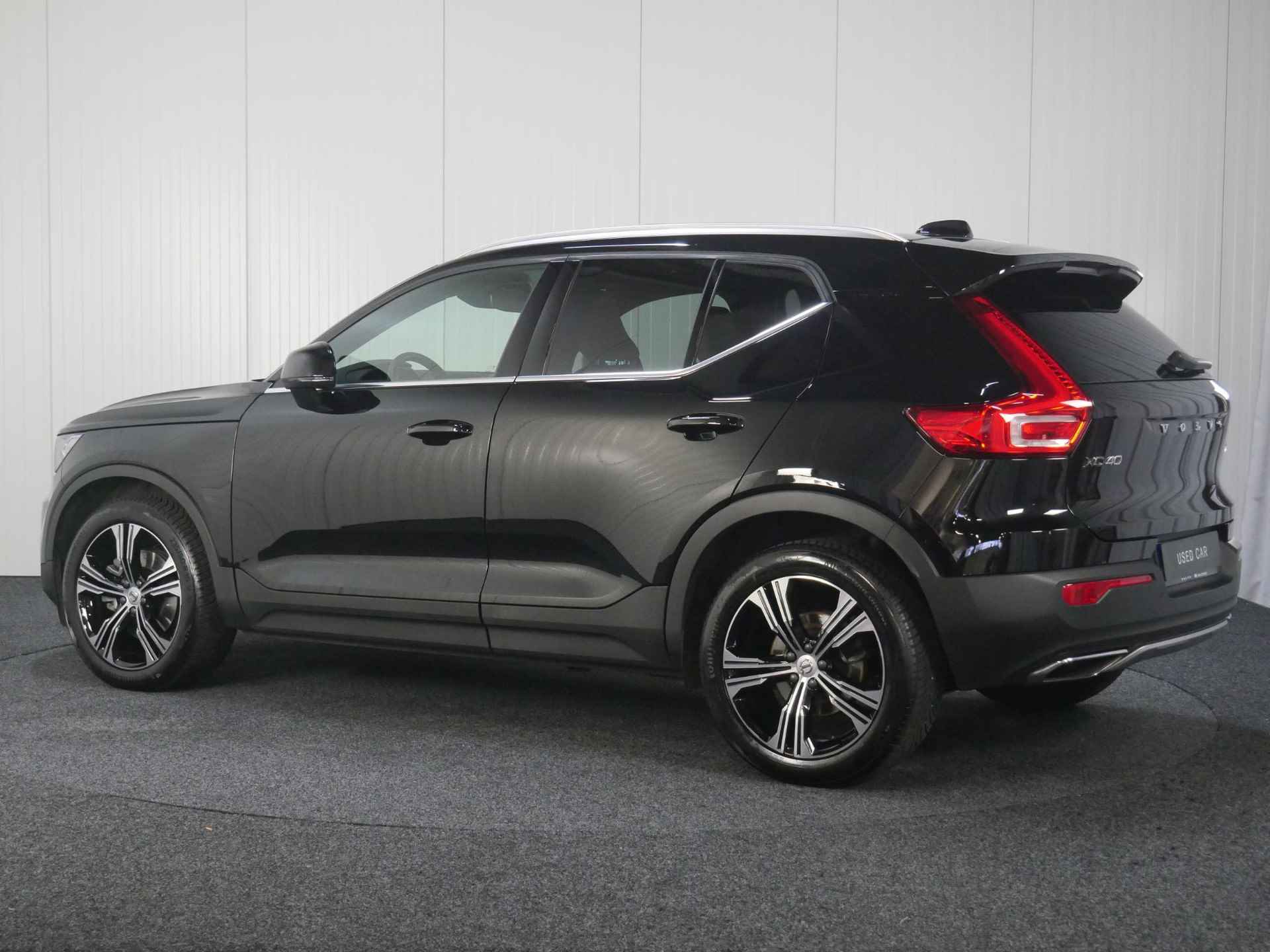 Volvo XC40 T4 AUT8 191PK Inscription, Verwarmbare Voorstoelen, Achteruitrijcamera, Harman Kardon, Draadloze telefoonlader, Panoramadak, Electronic Climate Control, Adaptieve Cruise Control, Dodehoekdetectie Met Correctie, Lederen Bekleding, Elektrisch Bedienbare Achterklep, Adaptieve Koplampen, Parkeersensoren, Rijstrooksensor Met Correctie - 3/48