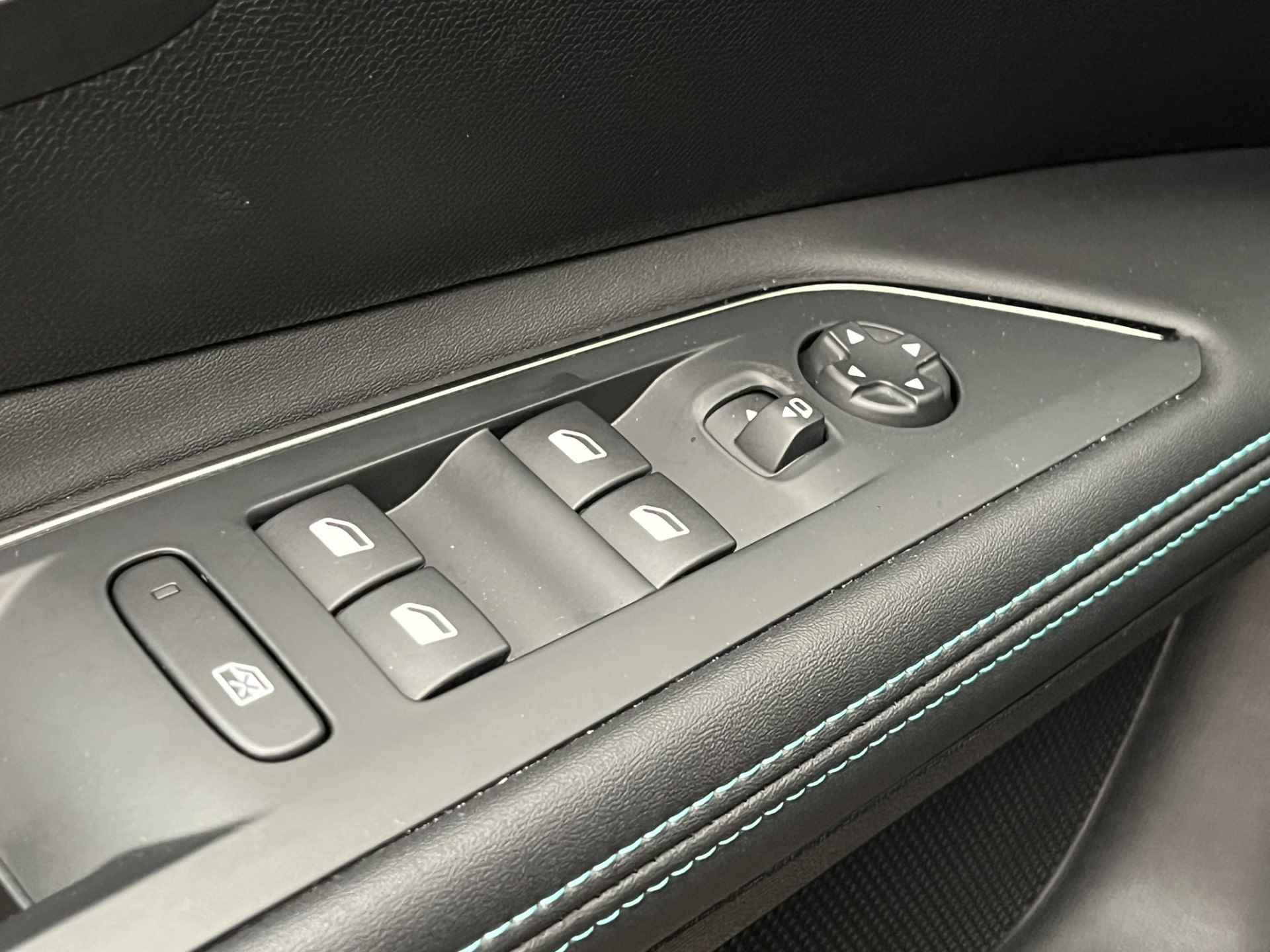 Peugeot 5008 1.2 130PK Automaat Allure Pack | Camera | Navigatie | Virtueel Dashboard | Leder/Stof | 18" LED | Apple/Android Carplay | Parkeersensoren | Cruise | Clima - 16/32