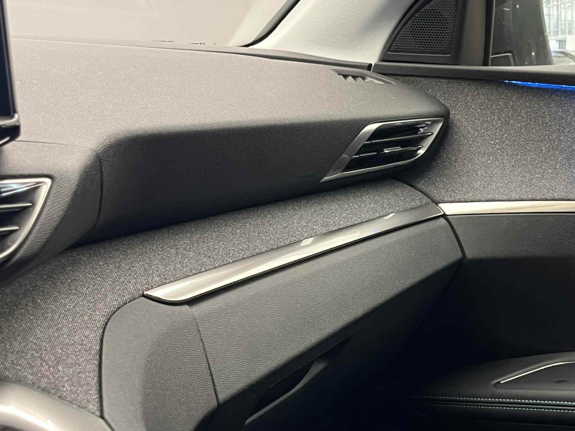 Peugeot 5008 1.2 130PK Automaat Allure Pack | Camera | Navigatie | Virtueel Dashboard | Leder/Stof | 18" LED | Apple/Android Carplay | Parkeersensoren | Cruise | Clima - 29/32