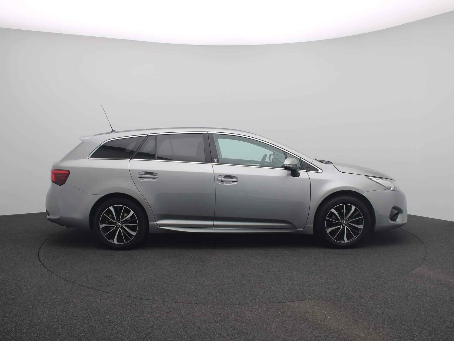 Toyota Avensis Touring Sports 1.8 VVT-i SkyView Edition | NAVIGATIE | TREKHAAK | 1600KG TREKVERMOGEN | CLIMA | - 7/48