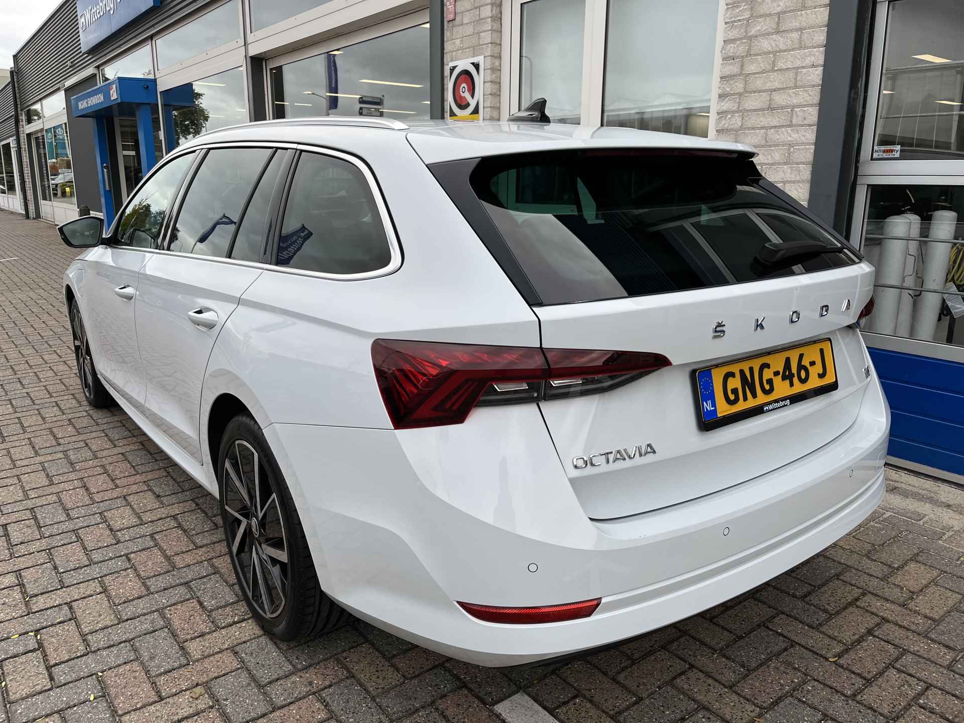 Škoda Octavia Combi 1.4 TSI iV PHEV Style / AUTOMAAT/ PARK. SENSOREN/ LED/ DODE HOEK/ KEYLESS/ MEMORY SEATS/ STOEL VERWARM. V EN A/ STUUR VERWARM./ HEAD UP DISPLAY/ ADAPT. CRUISE/ APP CONNECT/ NAVI/ CLIMA/ - 5/40