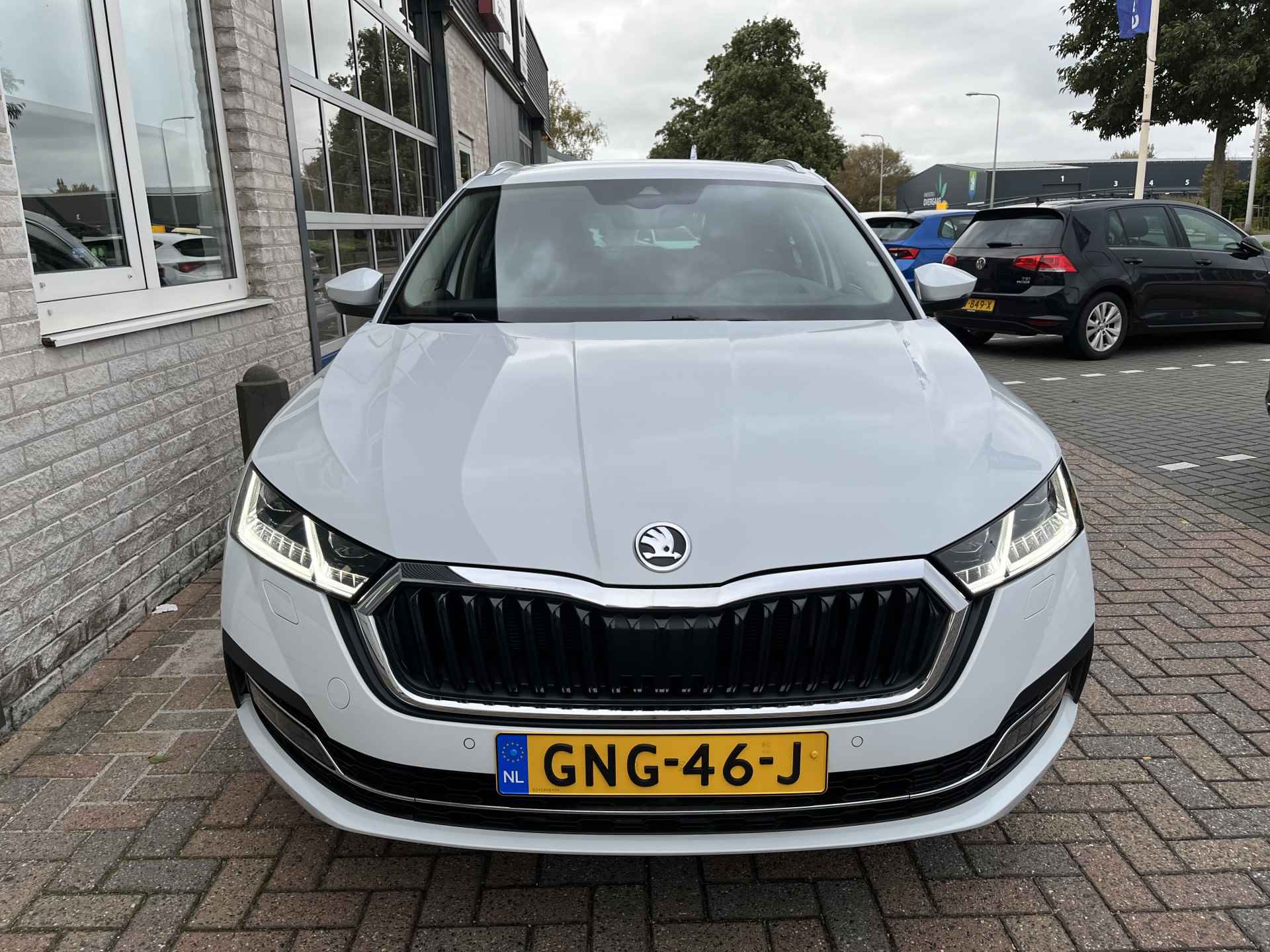 Škoda Octavia Combi 1.4 TSI iV PHEV Style / AUTOMAAT/ PARK. SENSOREN/ LED/ DODE HOEK/ KEYLESS/ MEMORY SEATS/ STOEL VERWARM. V EN A/ STUUR VERWARM./ HEAD UP DISPLAY/ ADAPT. CRUISE/ APP CONNECT/ NAVI/ CLIMA/ - 32/40