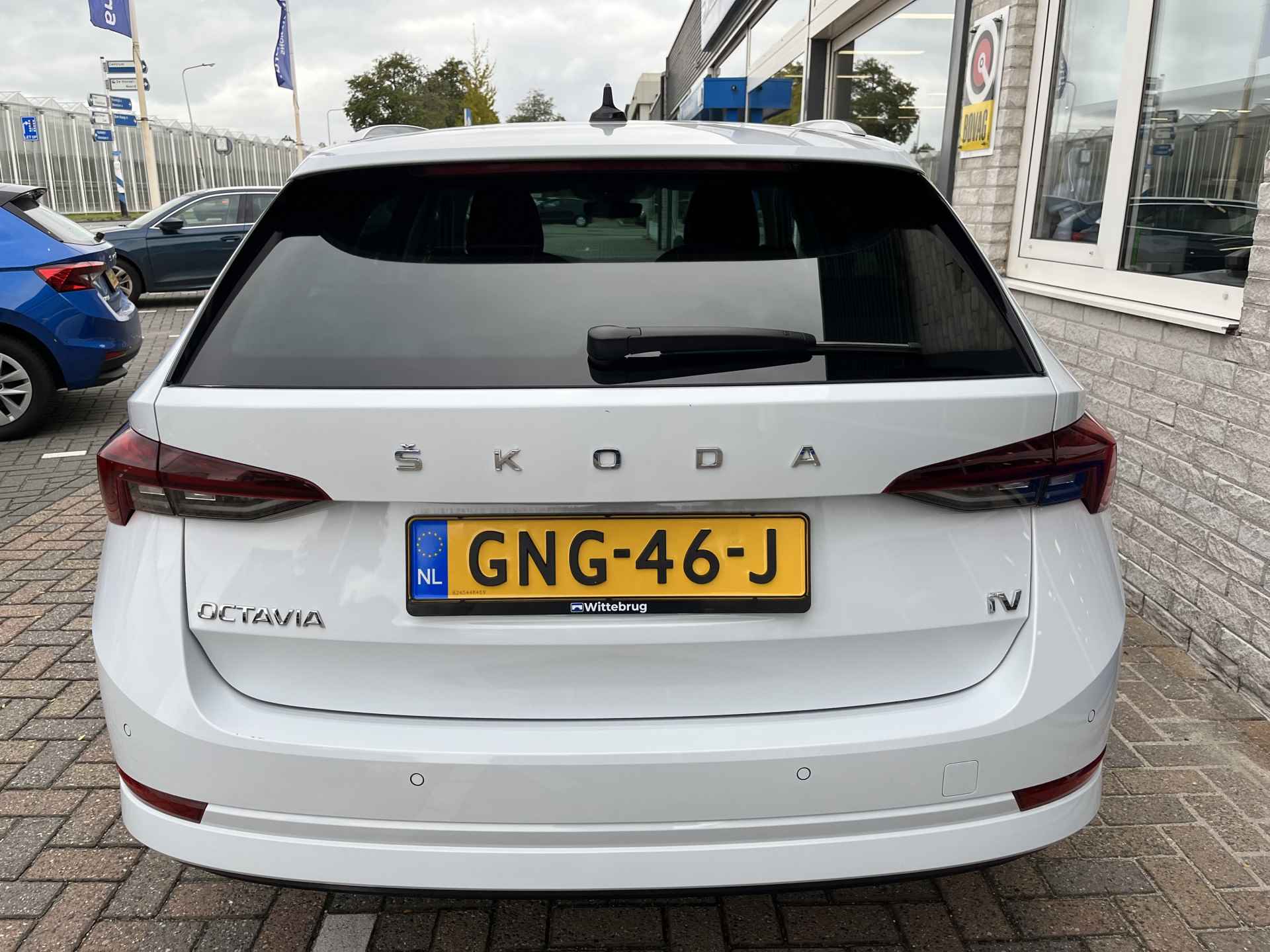 Škoda Octavia Combi 1.4 TSI iV PHEV Style / AUTOMAAT/ PARK. SENSOREN/ LED/ DODE HOEK/ KEYLESS/ MEMORY SEATS/ STOEL VERWARM. V EN A/ STUUR VERWARM./ HEAD UP DISPLAY/ ADAPT. CRUISE/ APP CONNECT/ NAVI/ CLIMA/ - 33/40