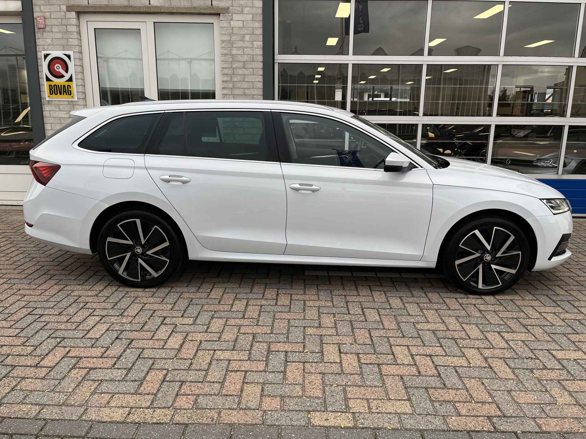 Škoda Octavia Combi 1.4 TSI iV PHEV Style / AUTOMAAT/ PARK. SENSOREN/ LED/ DODE HOEK/ KEYLESS/ MEMORY SEATS/ STOEL VERWARM. V EN A/ STUUR VERWARM./ HEAD UP DISPLAY/ ADAPT. CRUISE/ APP CONNECT/ NAVI/ CLIMA/ - 36/40