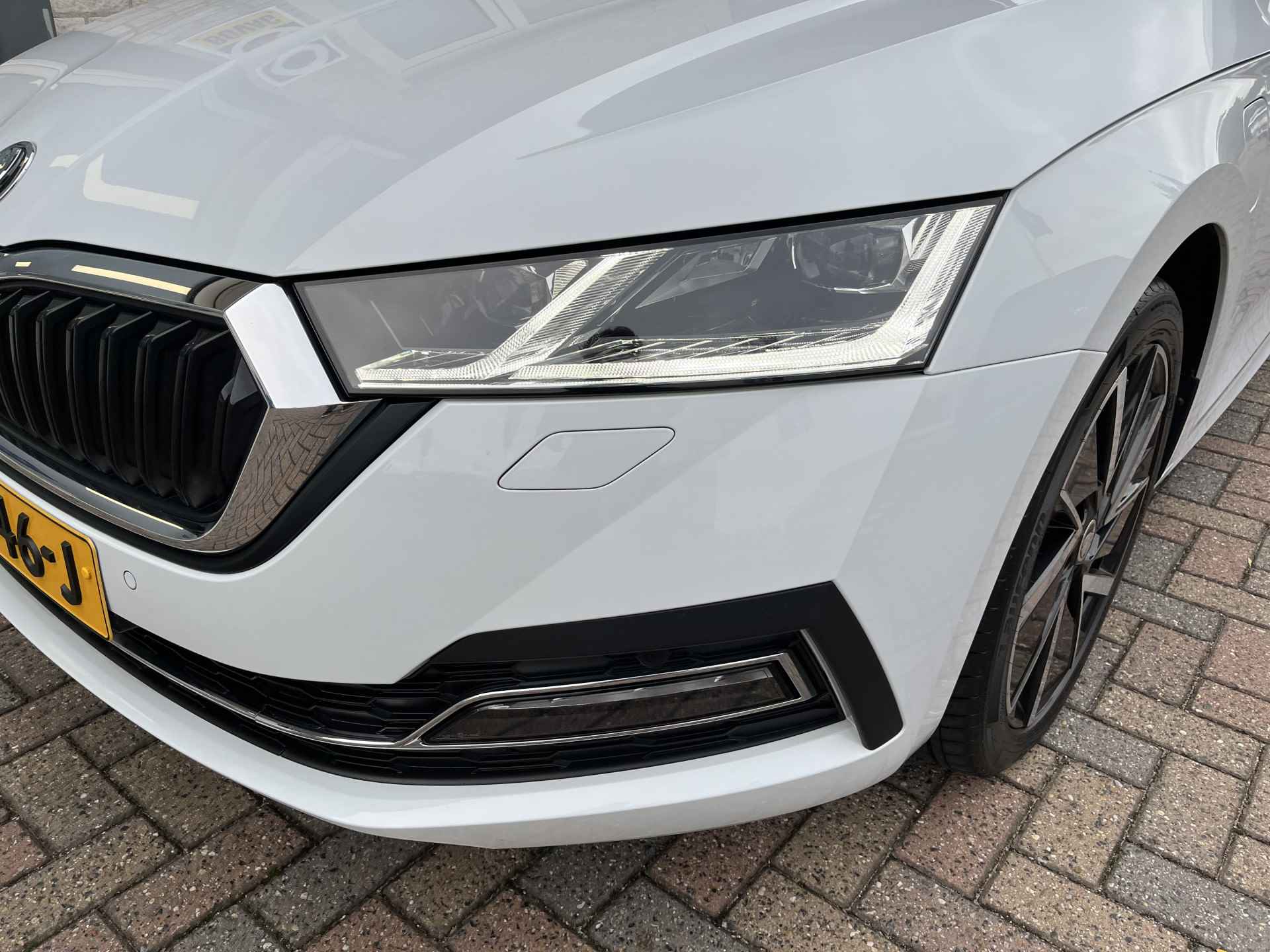 Škoda Octavia Combi 1.4 TSI iV PHEV Style / AUTOMAAT/ PARK. SENSOREN/ LED/ DODE HOEK/ KEYLESS/ MEMORY SEATS/ STOEL VERWARM. V EN A/ STUUR VERWARM./ HEAD UP DISPLAY/ ADAPT. CRUISE/ APP CONNECT/ NAVI/ CLIMA/ - 38/40