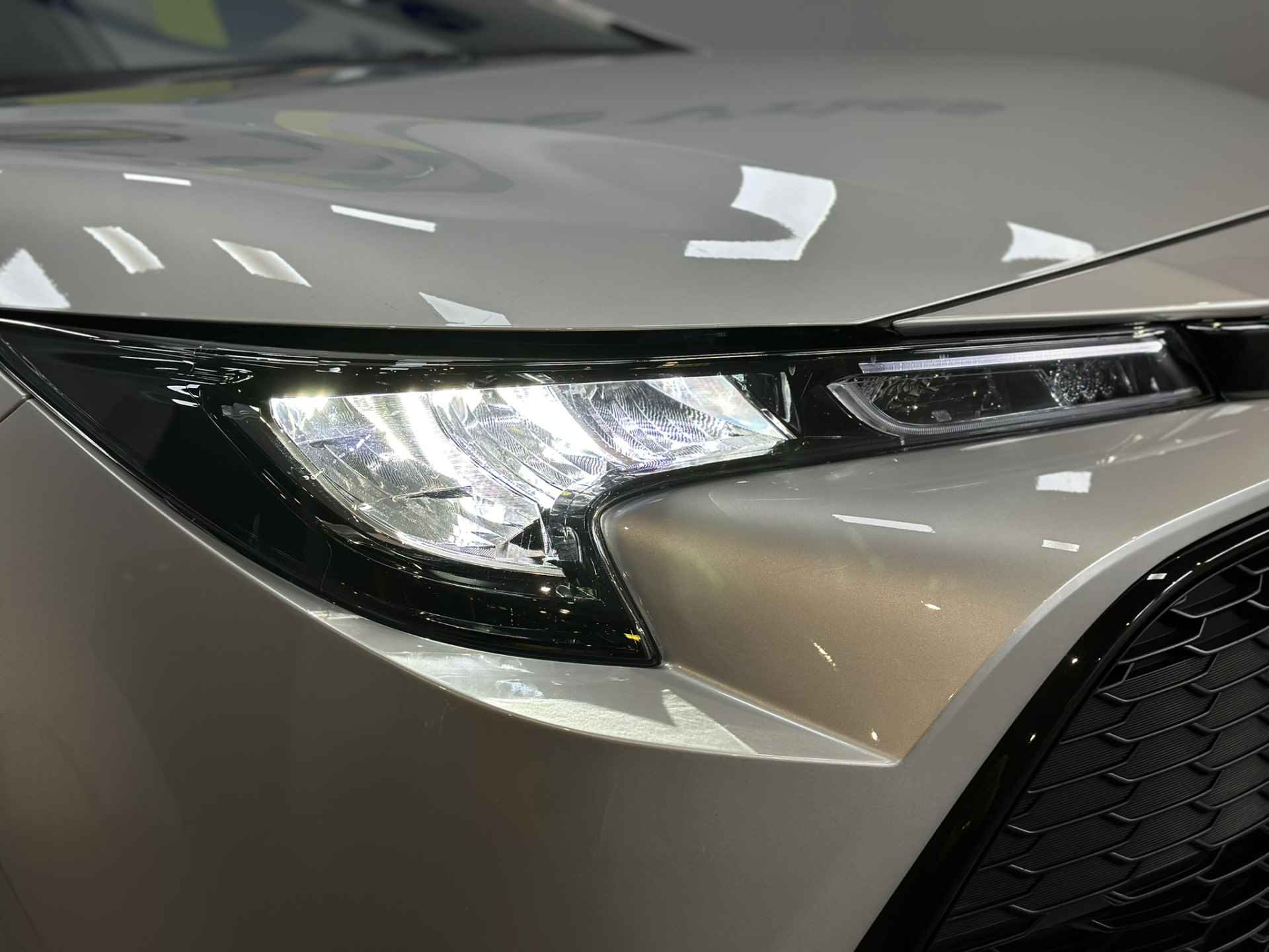 Toyota Corolla Touring Sports 1.8 Hybrid Active LED | Camera | Adaptive cruise | Navigatie | Apple Carplay Android Auto | Isofix | NAP | - 8/37