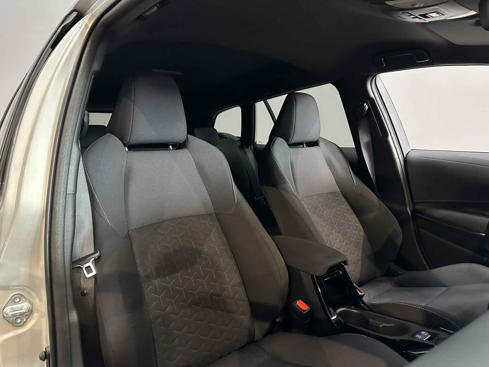 Toyota Corolla Touring Sports 1.8 Hybrid Active LED | Camera | Adaptive cruise | Navigatie | Apple Carplay Android Auto | Isofix | NAP | - 24/37