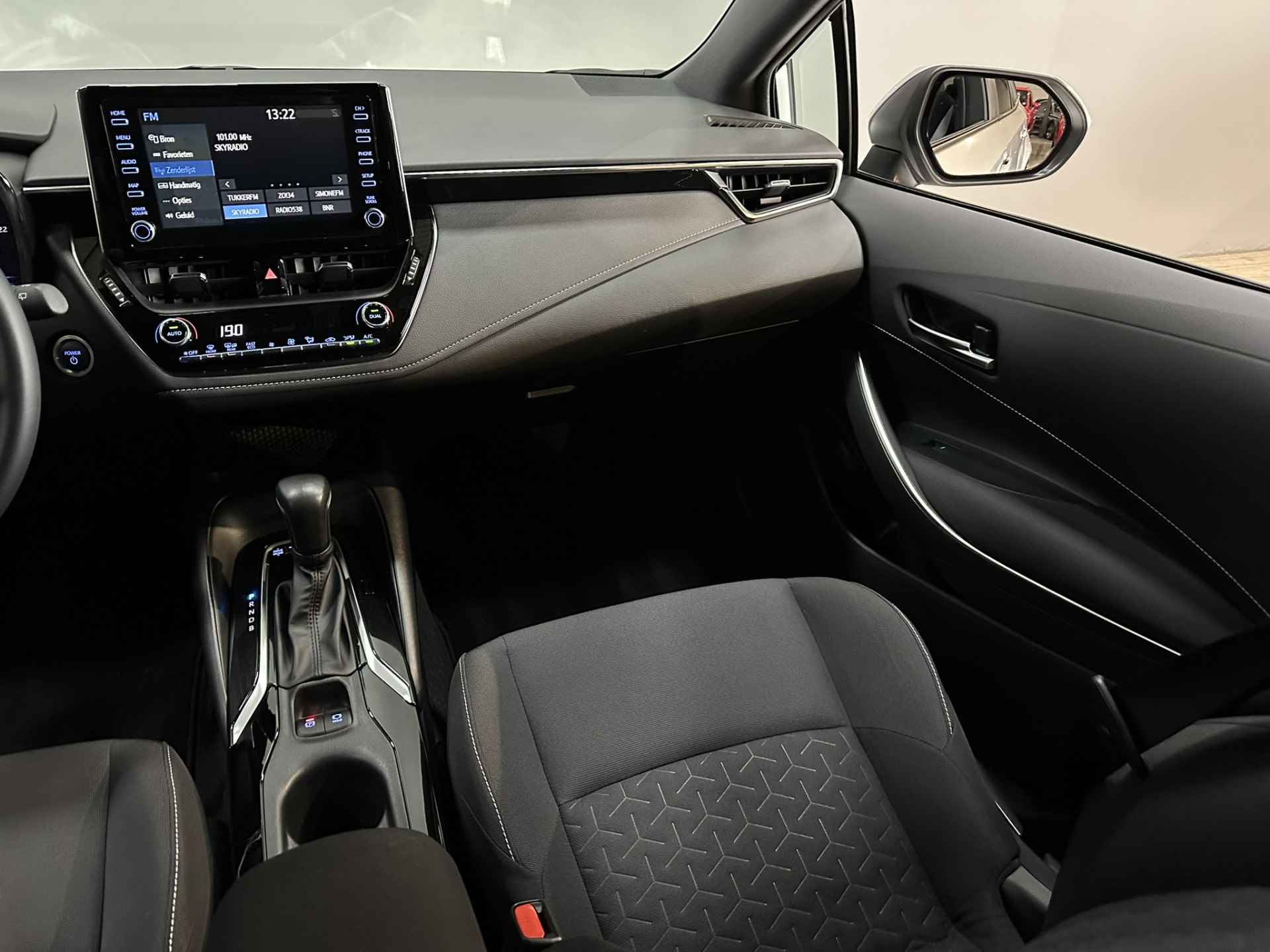 Toyota Corolla Touring Sports 1.8 Hybrid Active LED | Camera | Adaptive cruise | Navigatie | Apple Carplay Android Auto | Isofix | NAP | - 29/37