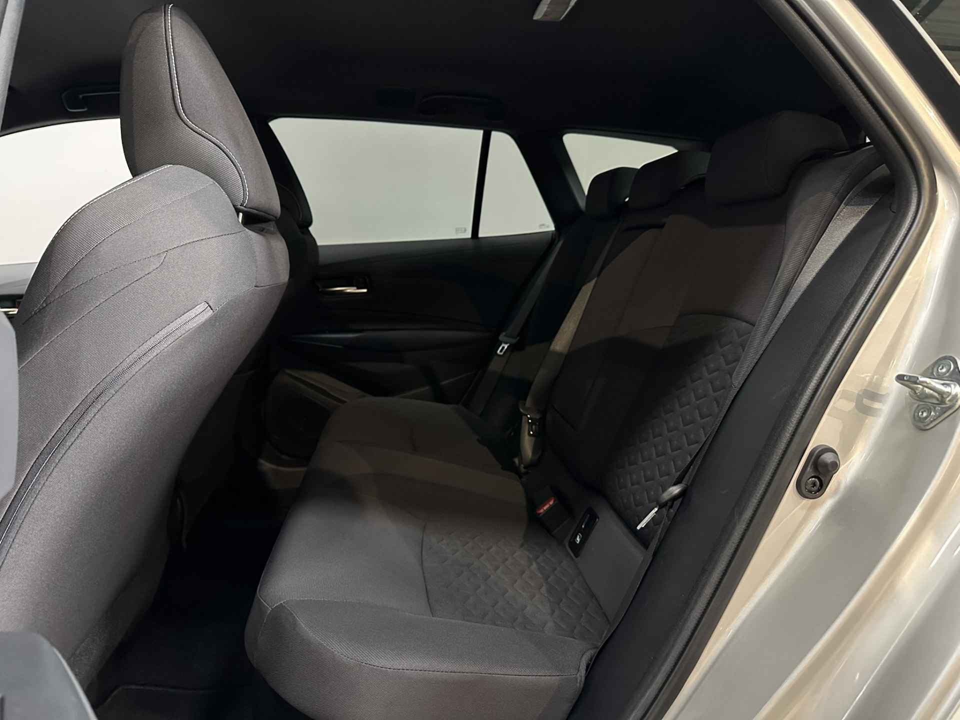 Toyota Corolla Touring Sports 1.8 Hybrid Active LED | Camera | Adaptive cruise | Navigatie | Apple Carplay Android Auto | Isofix | NAP | - 30/37