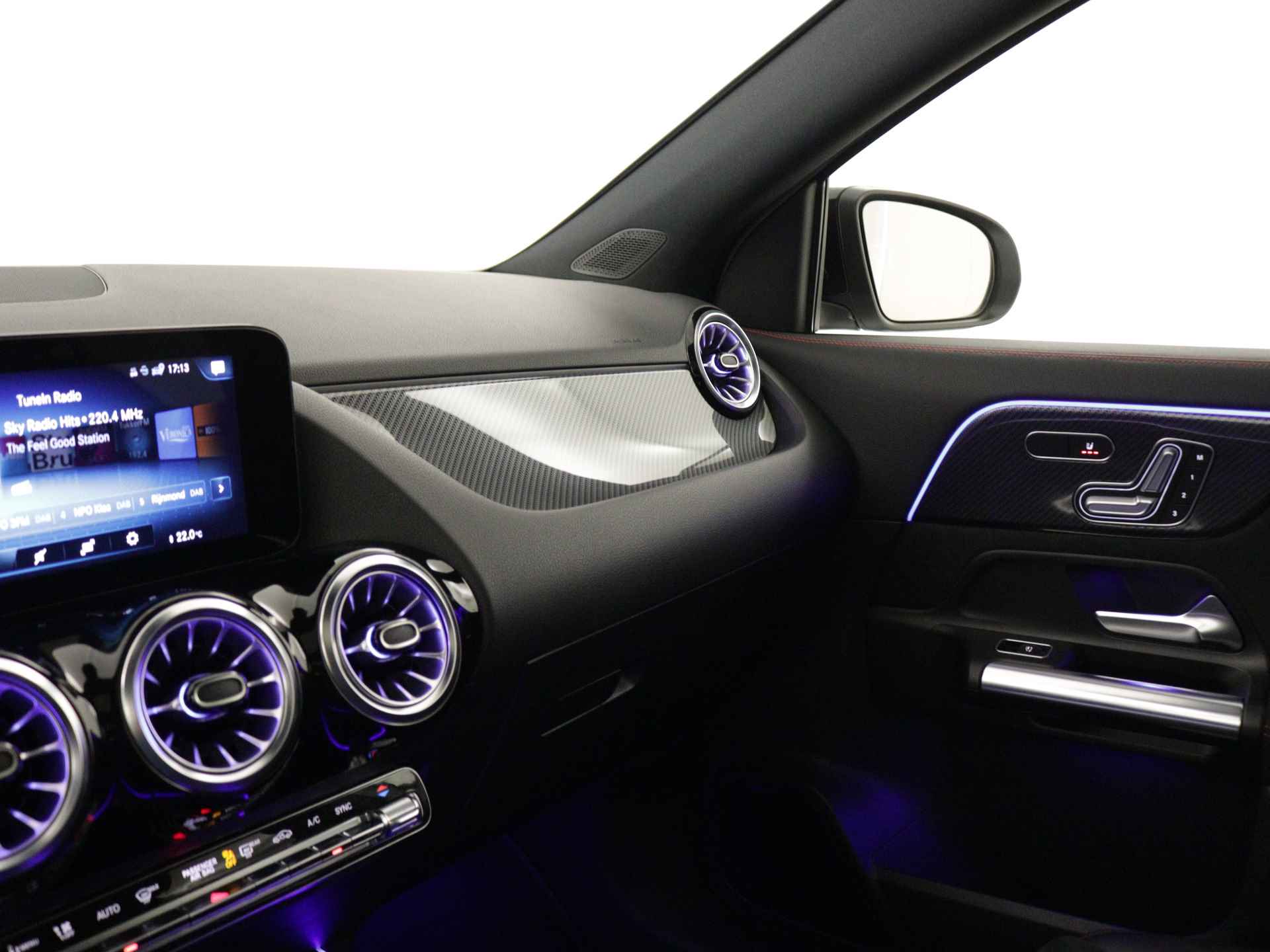 Mercedes-Benz GLA 180 Business Solution AMG | Panoramadak | Memory Seats | Multibeam LED | Inclusief 24 maanden Mercedes-Benz Certified garantie voor Europa. - 8/44